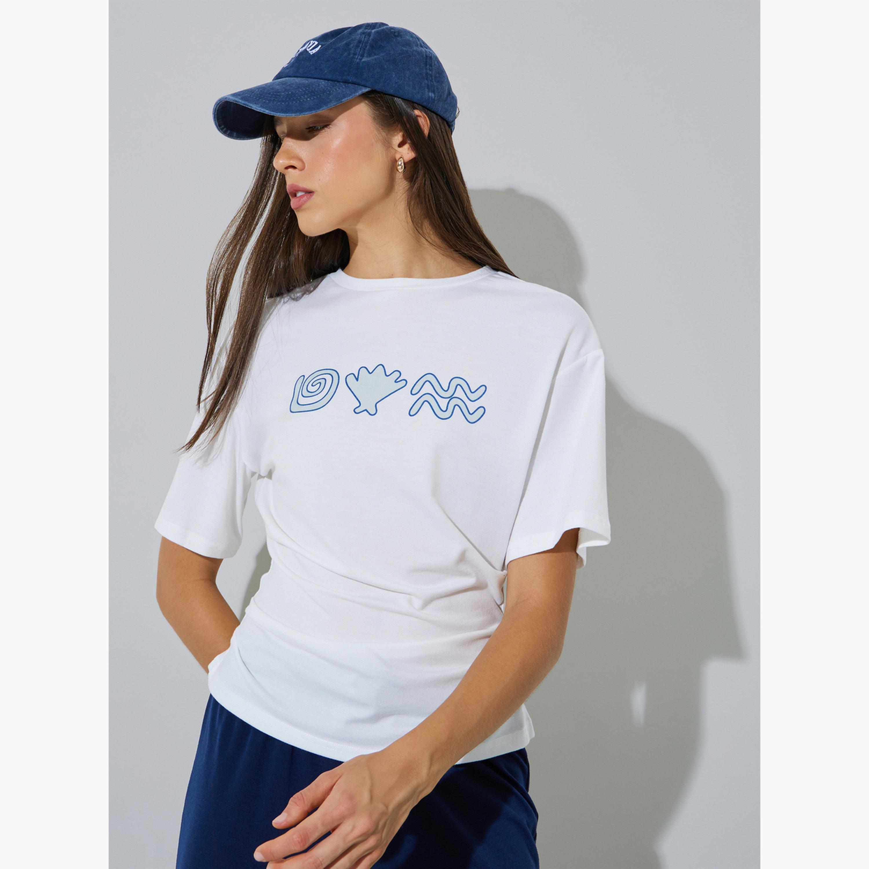 تيشيرت برباط على الخصر وطبعة جرافيك-women-clothing-tshirts-image-3