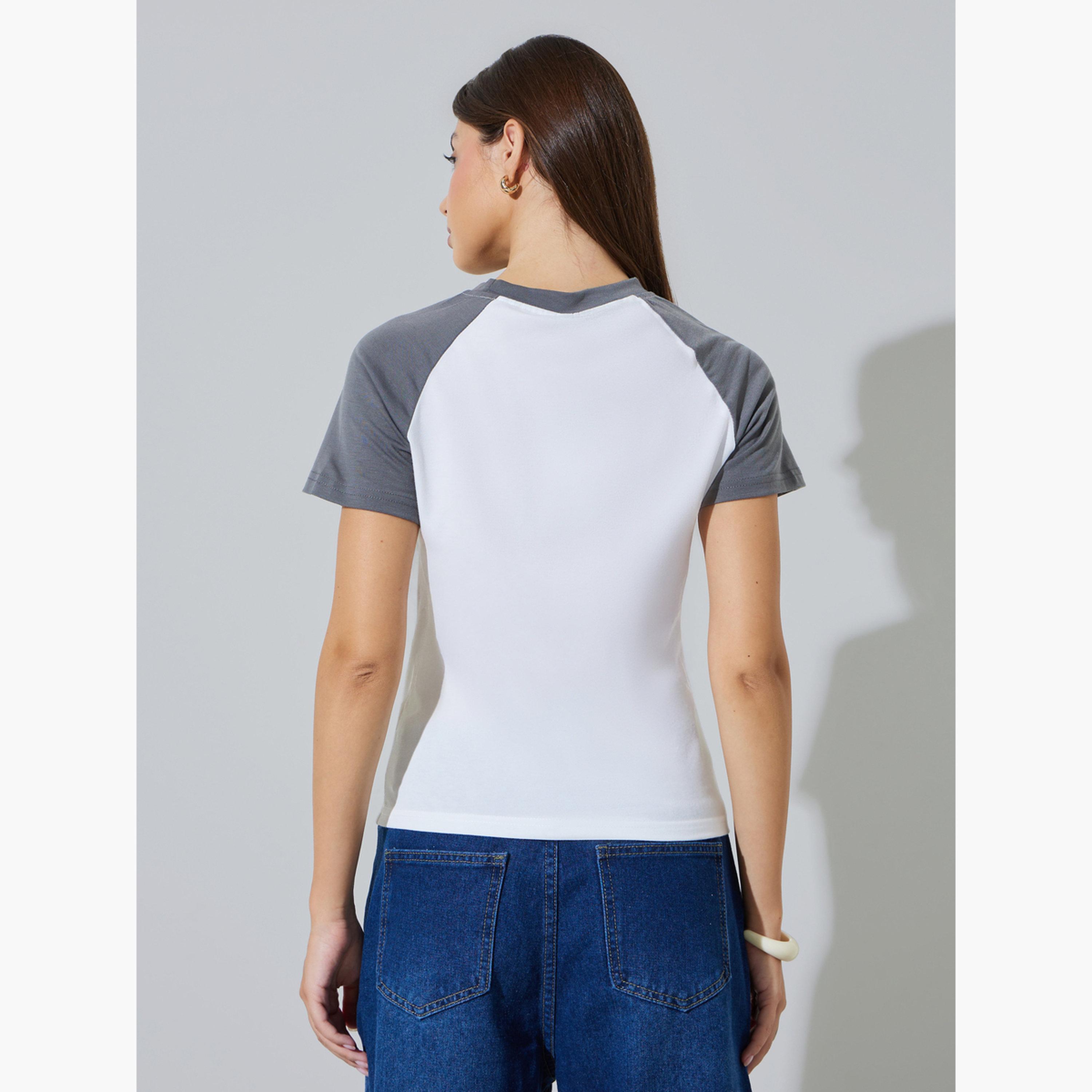تيشيرت بطبعة زهور وأكمام ريجلان-women-clothing-tshirts-image-4