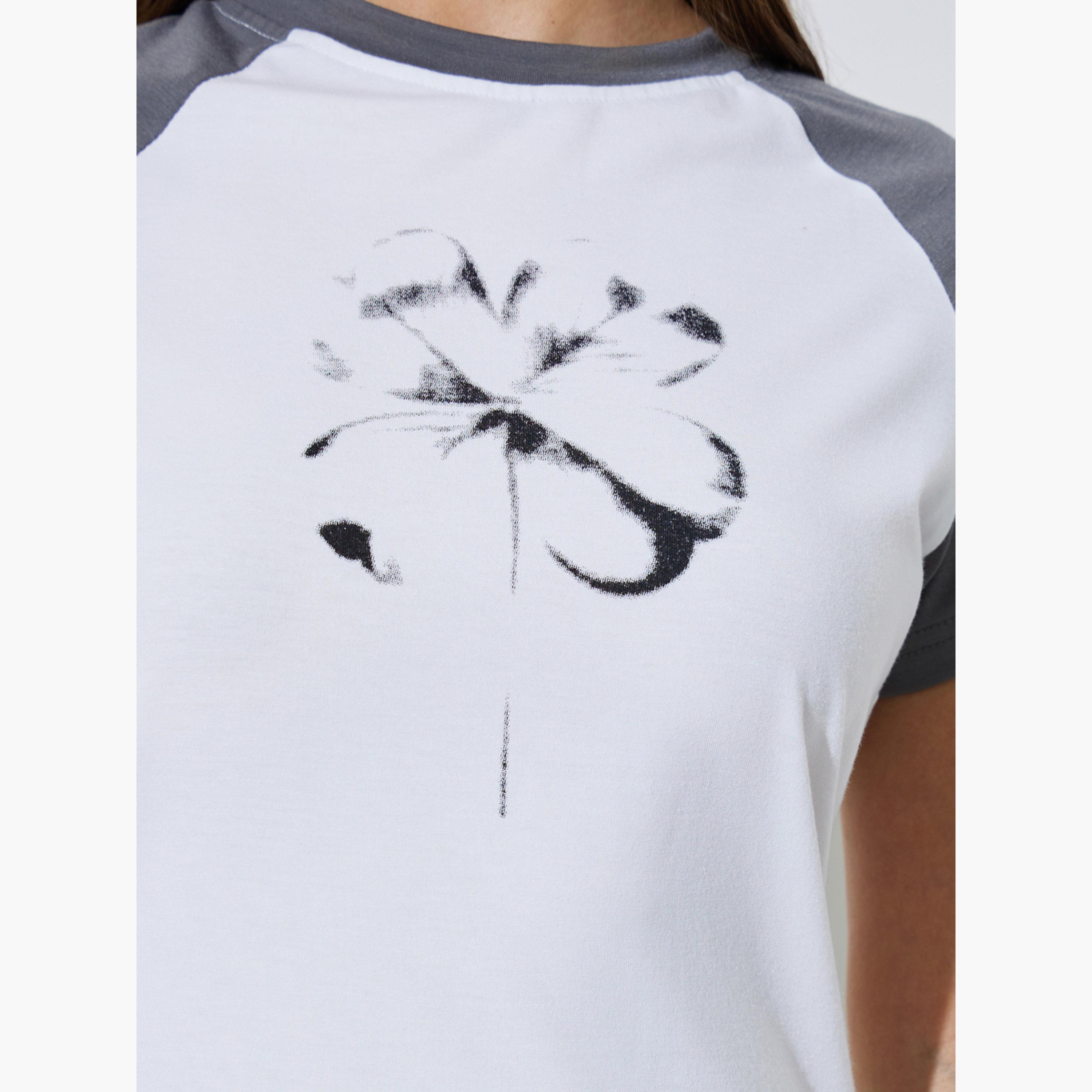 تيشيرت بطبعة زهور وأكمام ريجلان-women-clothing-tshirts-image-5