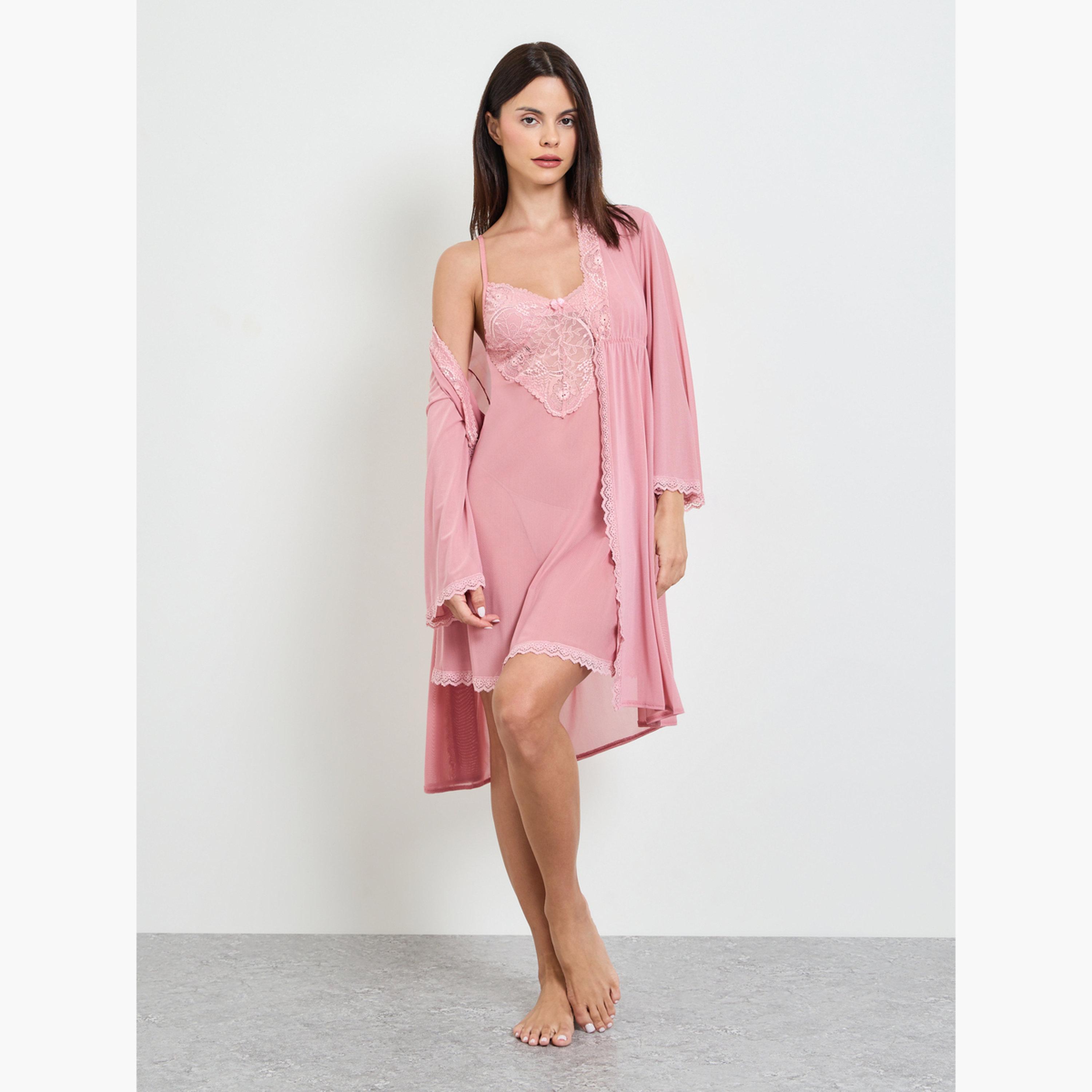 طقم من روب وقميص نوم بتفاصيل دانتيل-women-clothing-nightwear-robes-image-2
