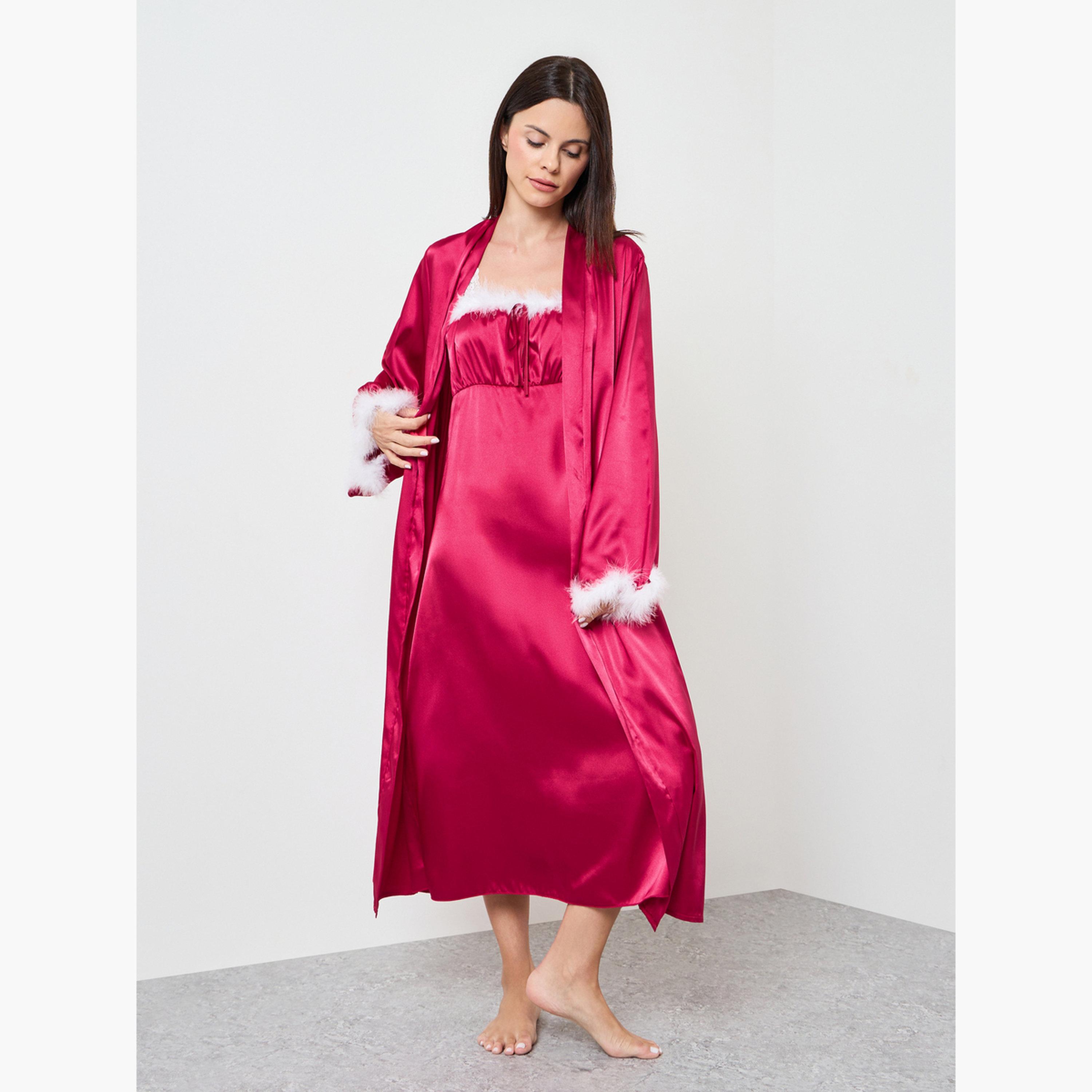 طقم من روب وقميص نوم ساتان بتفاصيل فرو صناعي-women-clothing-nightwear-robes-image-1