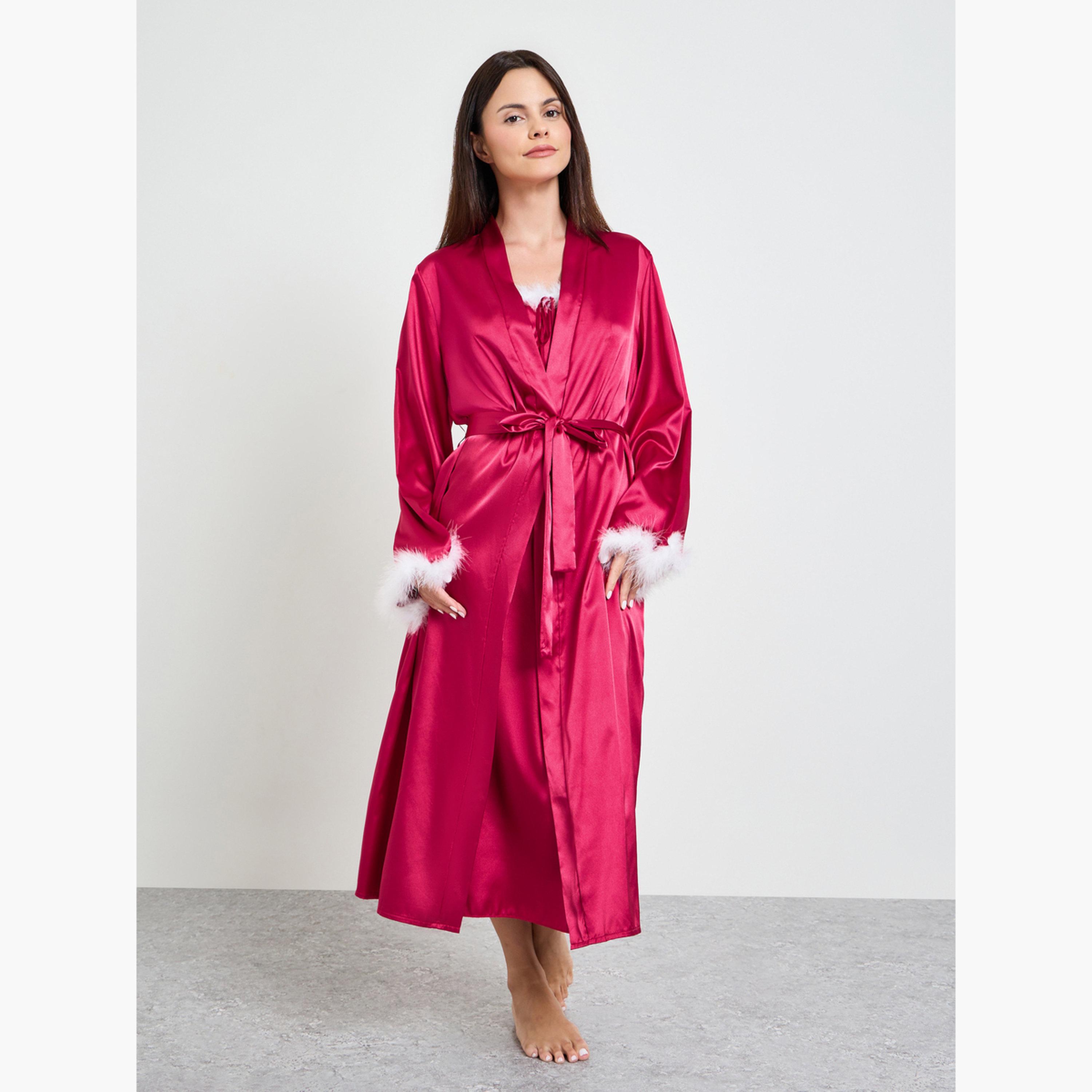 طقم من روب وقميص نوم ساتان بتفاصيل فرو صناعي-women-clothing-nightwear-robes-image-2