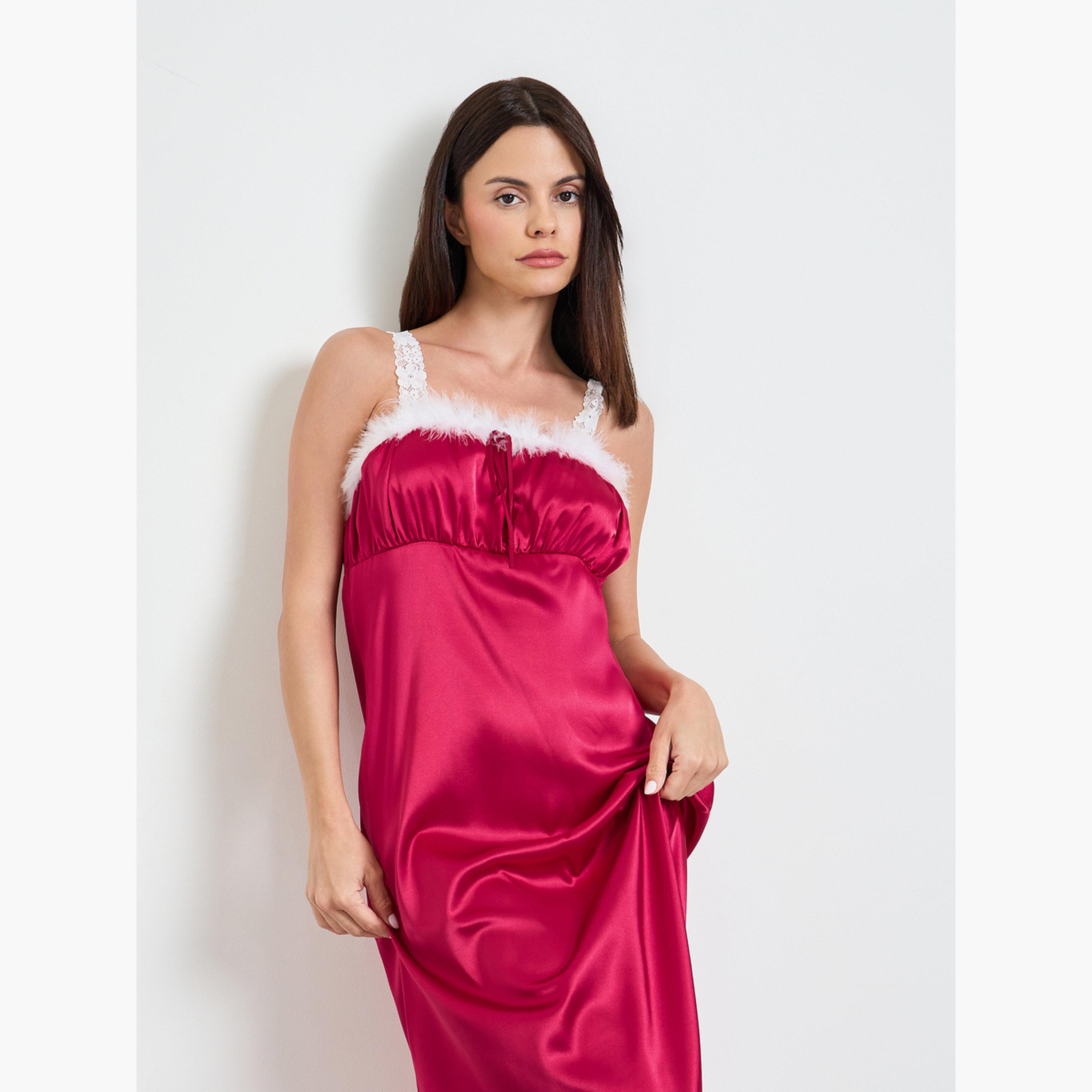 طقم من روب وقميص نوم ساتان بتفاصيل فرو صناعي-women-clothing-nightwear-robes-image-3