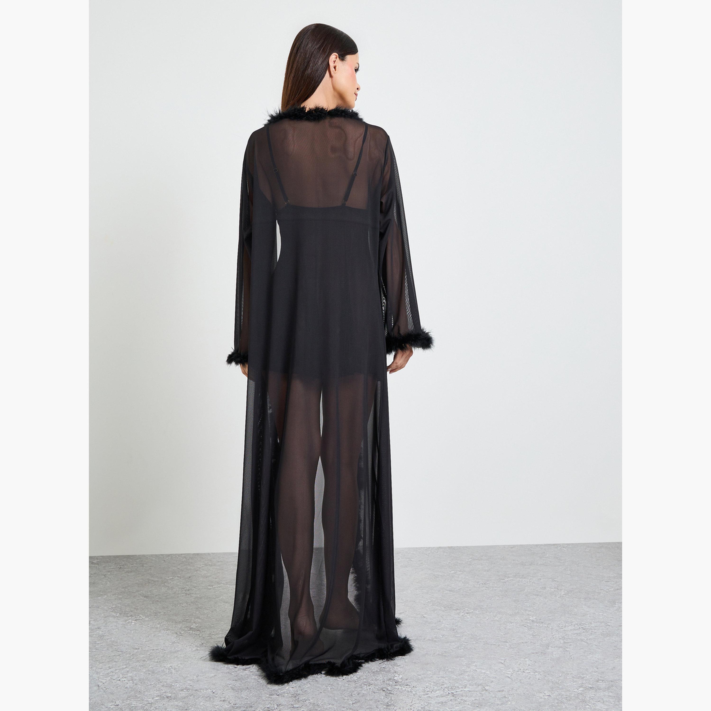 طقم من روب وقميص نوم بقماش شبكي وتفاصيل ريش صناعي-women-clothing-nightwear-robes-image-3