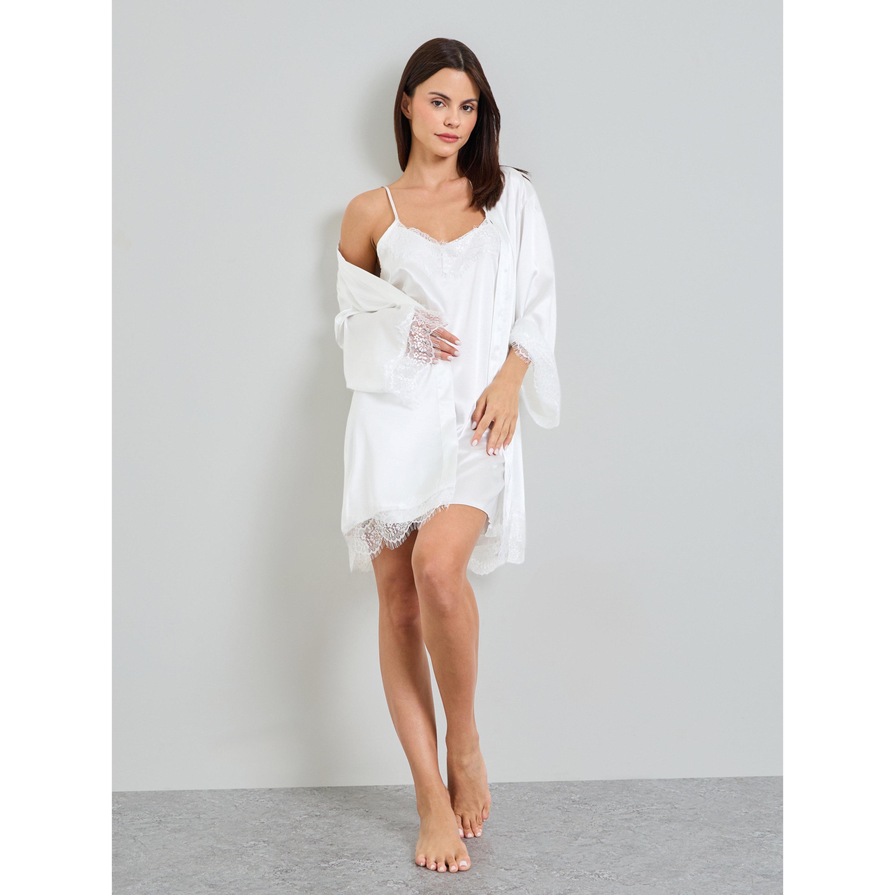 مجموعة من روب ساتان وقميص نوم بتفاصيل دانتيل أبيض-women-clothing-nightwear-robes-image-4