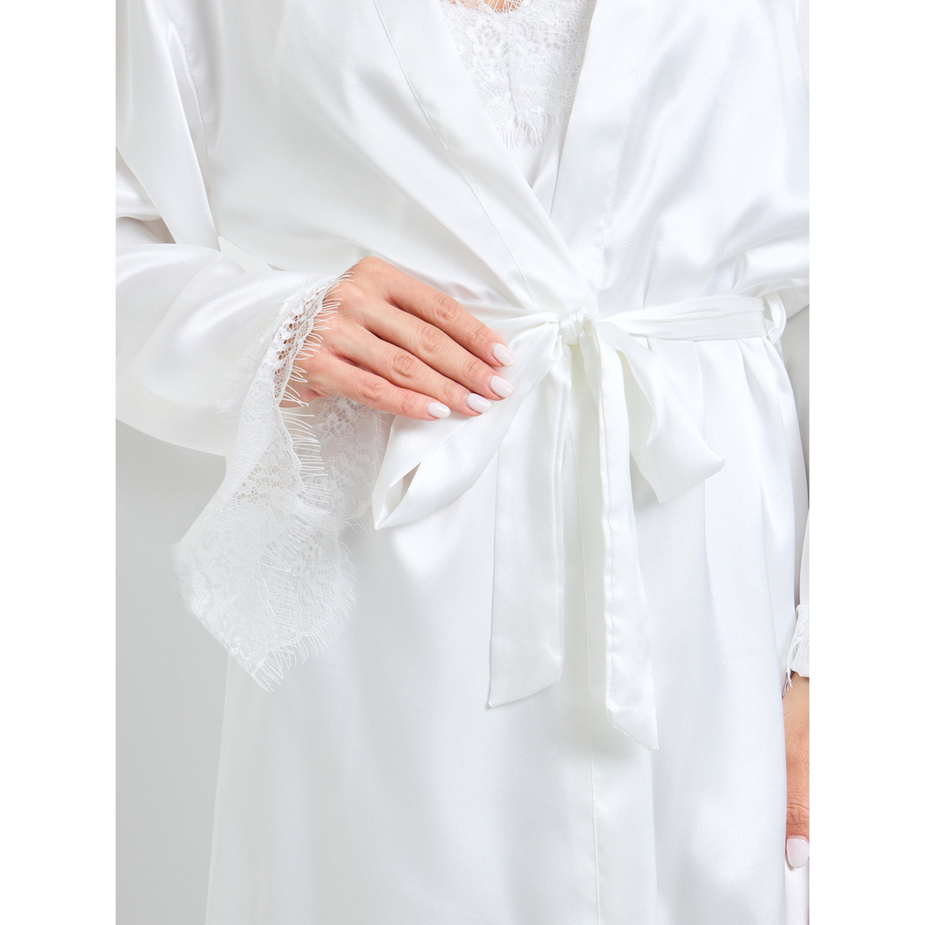 مجموعة من روب ساتان وقميص نوم بتفاصيل دانتيل أبيض-women-clothing-nightwear-robes-image-7