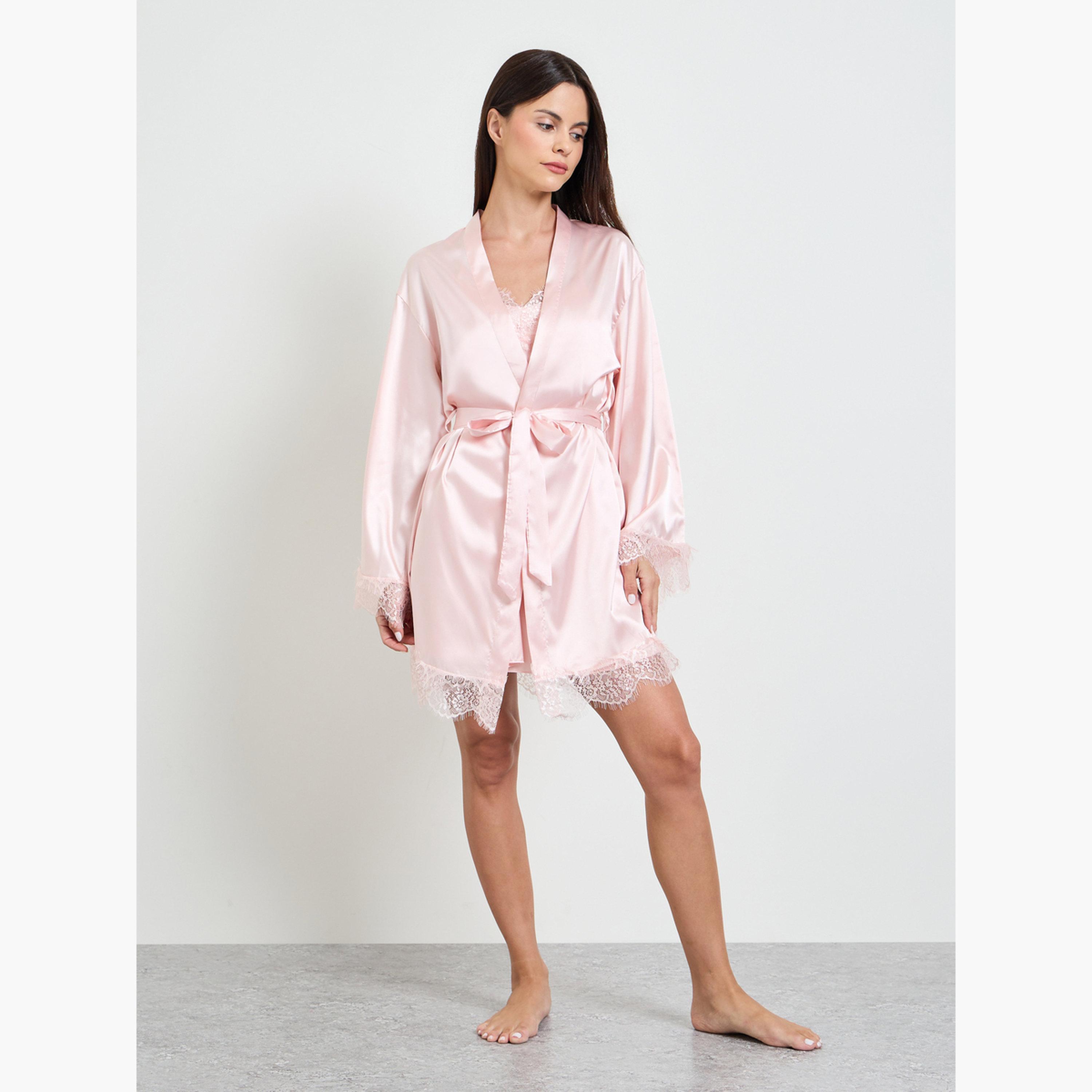 طقم من روب وقميص نوم ساتان للعروس بتفاصيل دانتيل-women-clothing-nightwear-robes-image-2