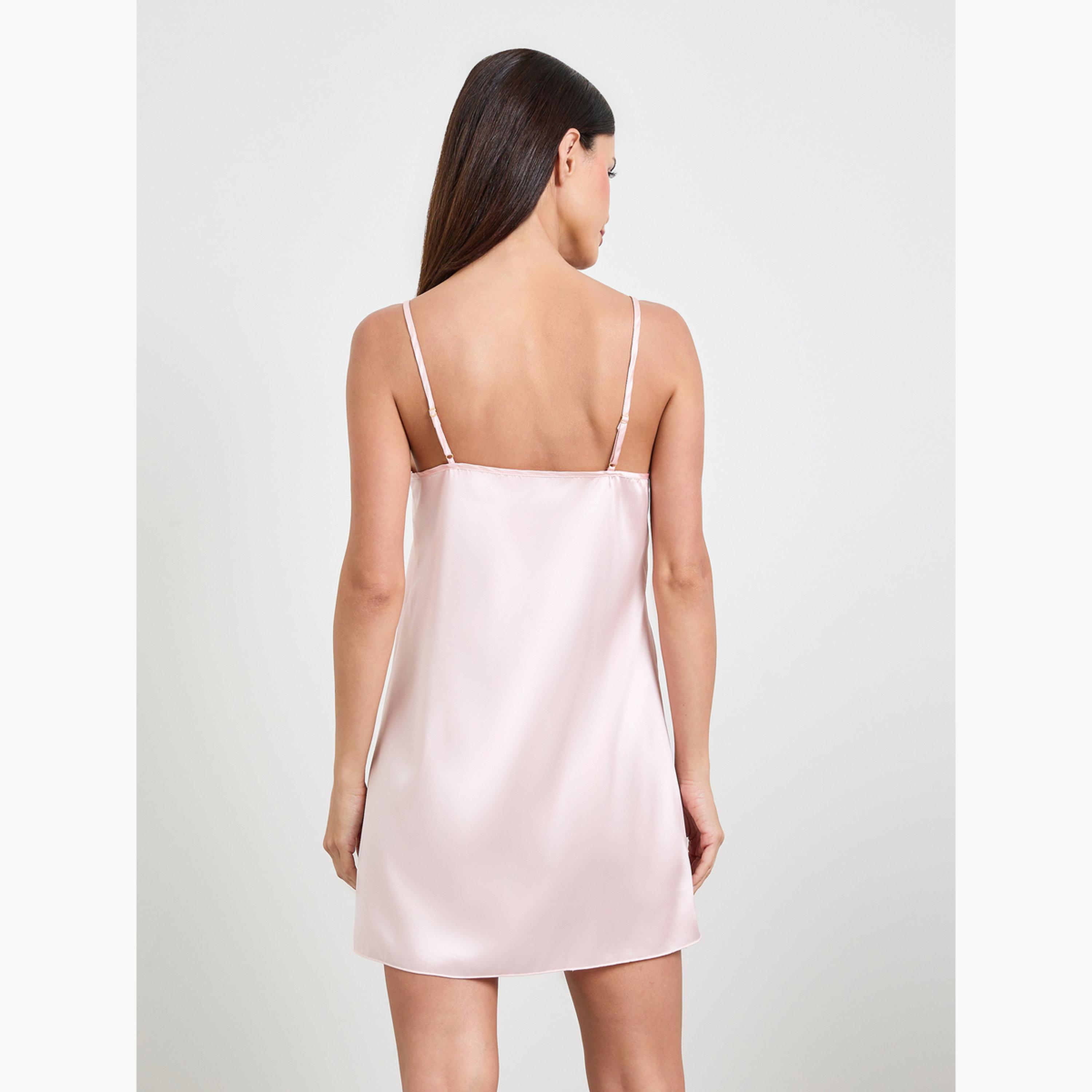 طقم من روب وقميص نوم ساتان للعروس بتفاصيل دانتيل-women-clothing-nightwear-robes-image-5