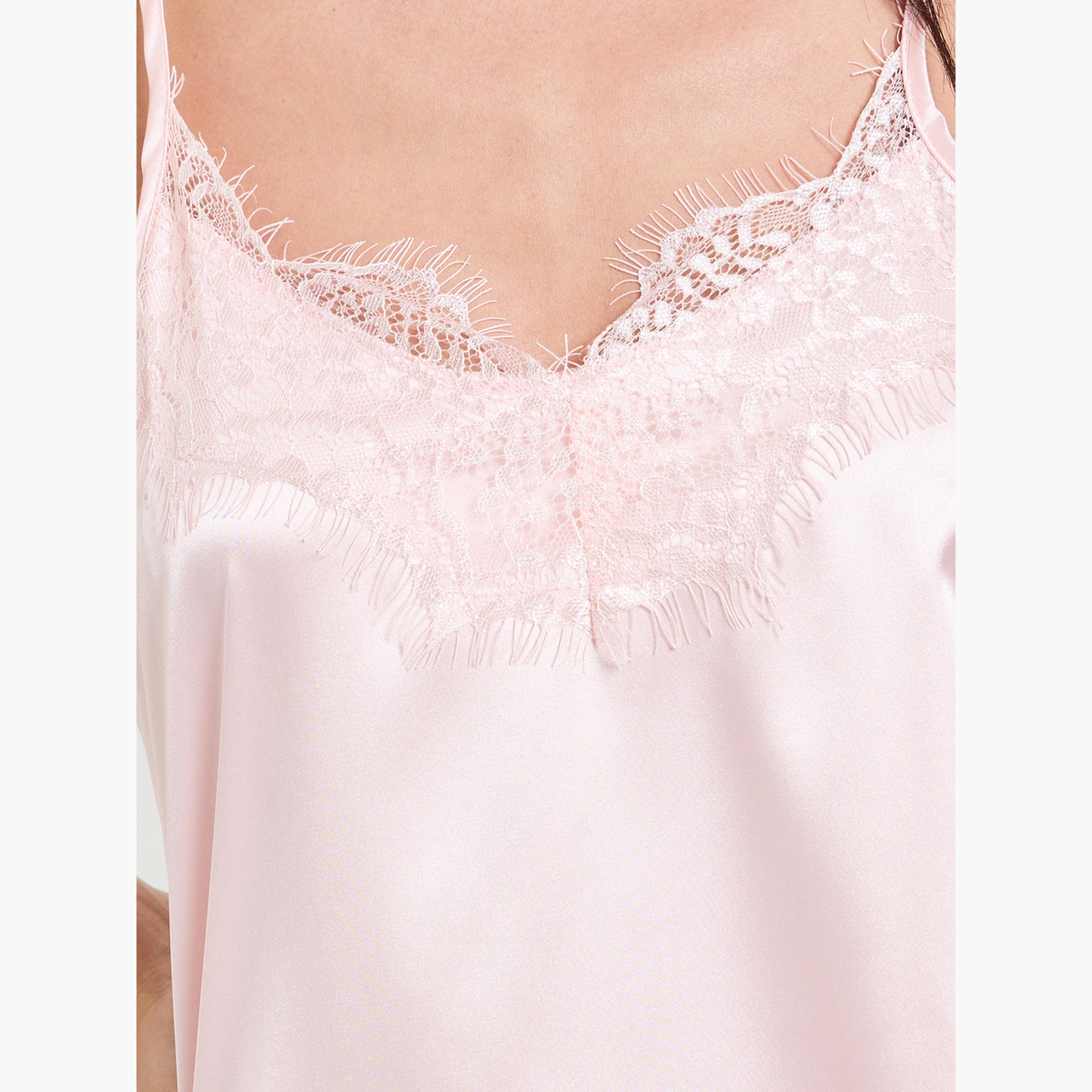 طقم من روب وقميص نوم ساتان للعروس بتفاصيل دانتيل-women-clothing-nightwear-robes-image-6