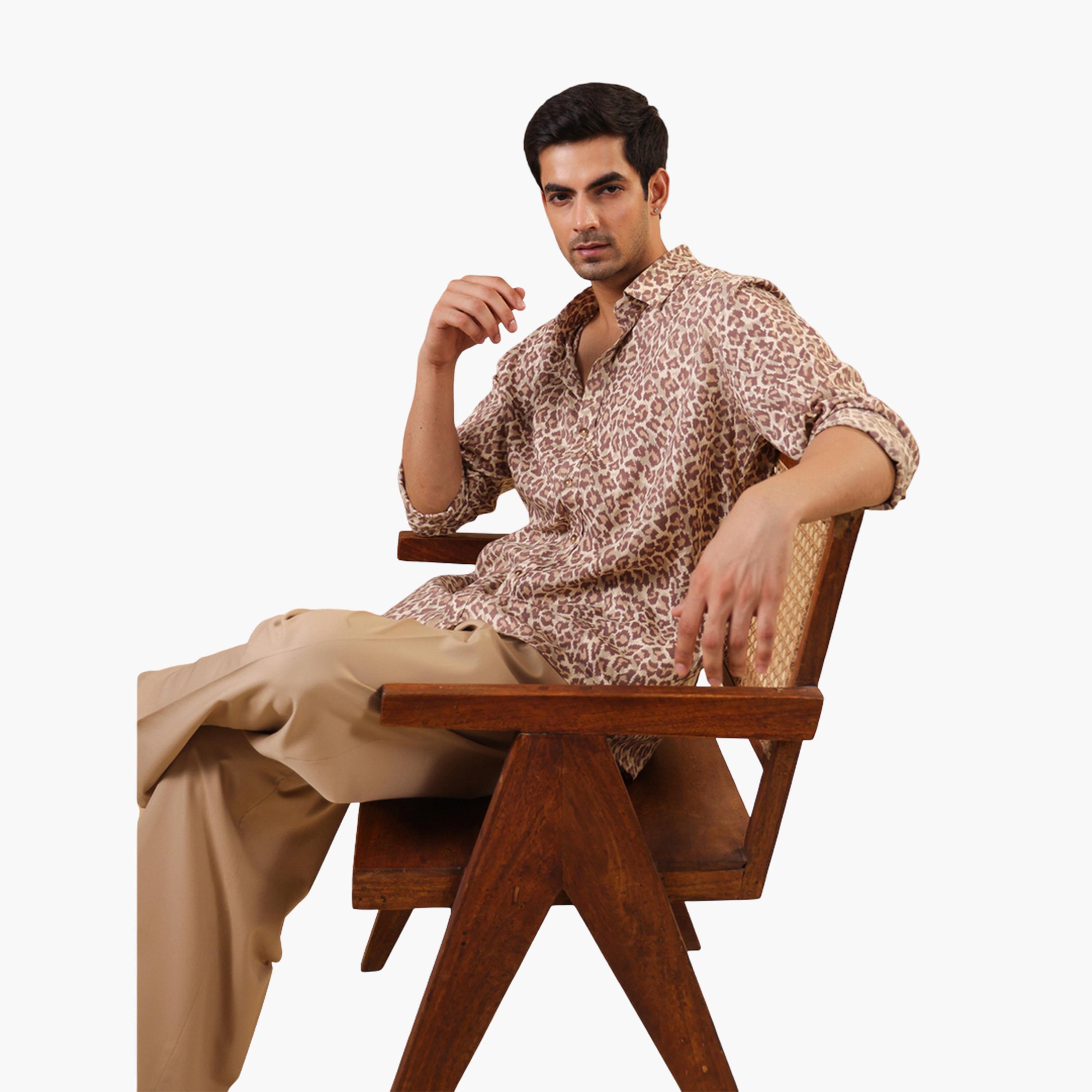 قميص قطن بطبعة حيوانات وقصة مريحة للرجال-men-clothing-shirts-image-2