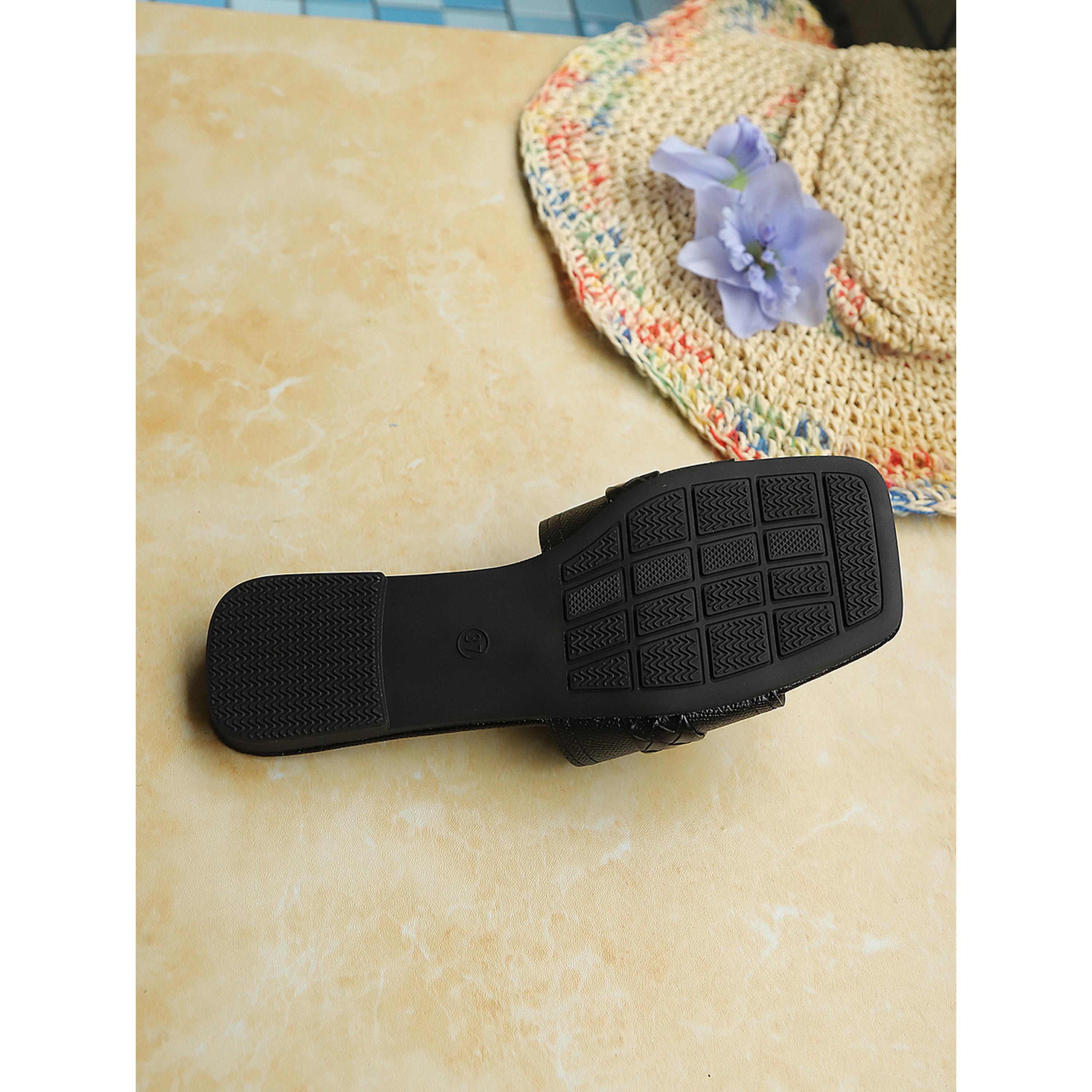 صندل فلات بتفاصيل إبزيم-women-shoes-sandals-flats-image-3