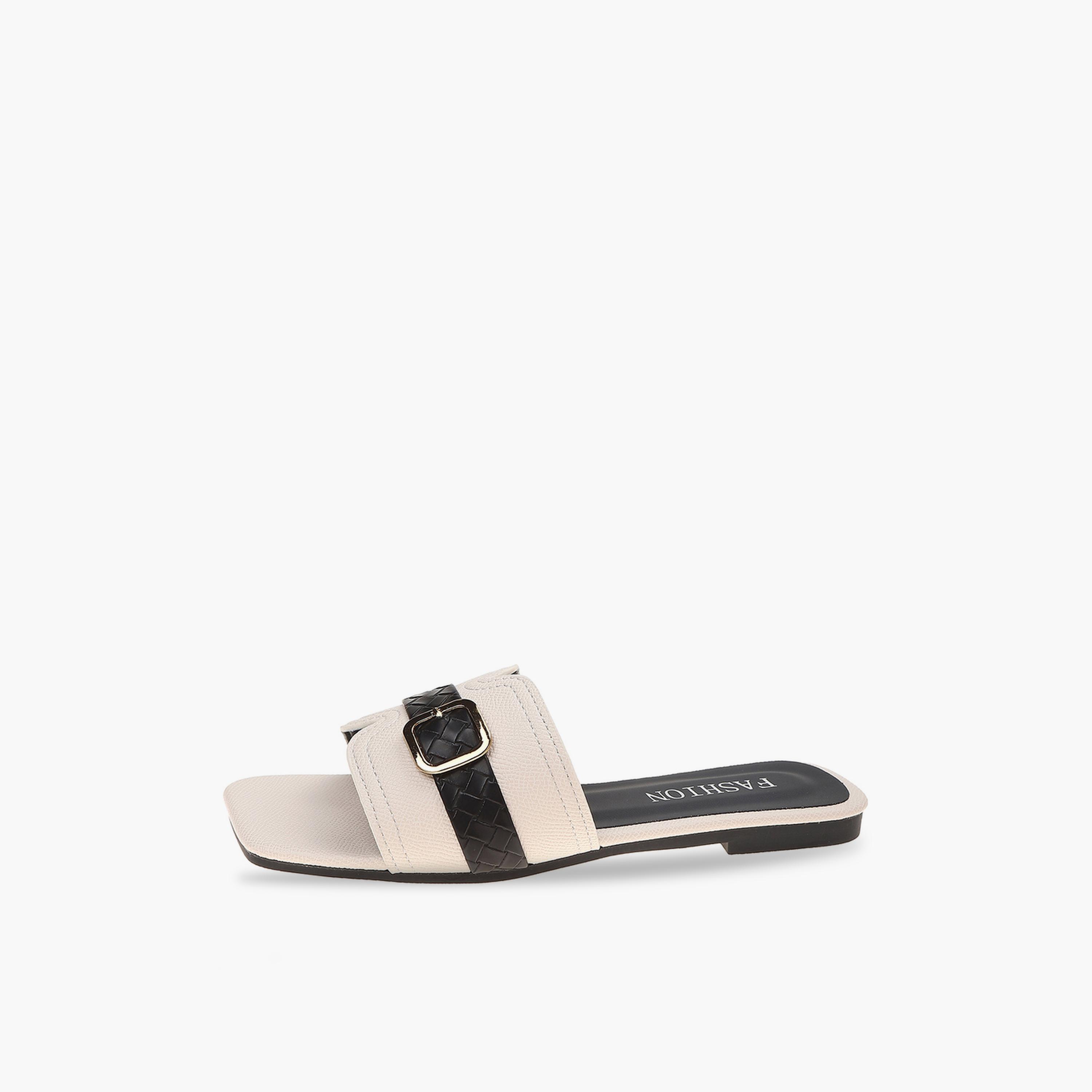 صندل فلات بتفاصيل إبزيم-women-shoes-sandals-flats-image-1