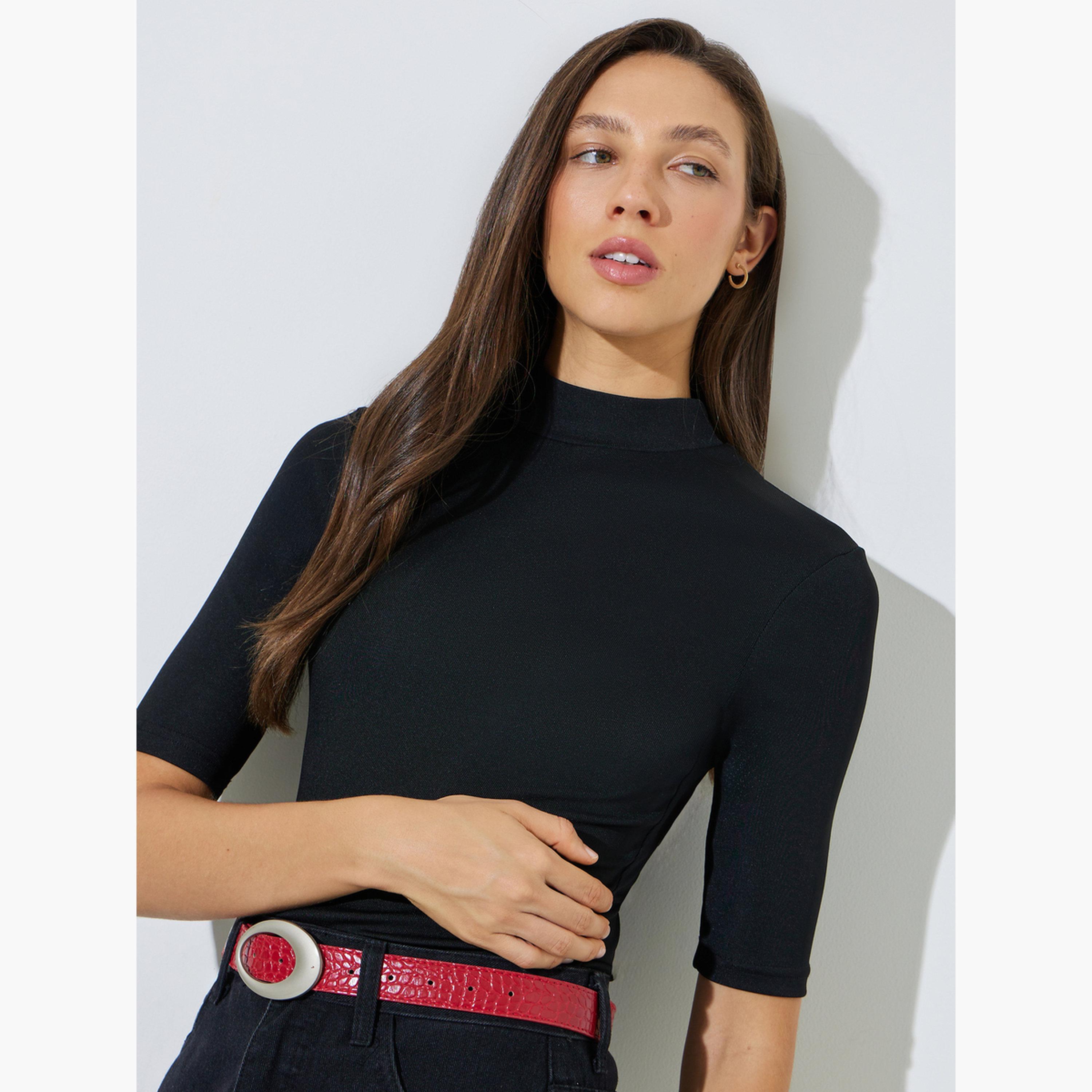 طقم من قطعتين بلوزة محبوكة ضيقة بياقة عالية وأكمام نصفية-women-clothing-tshirts-image-4