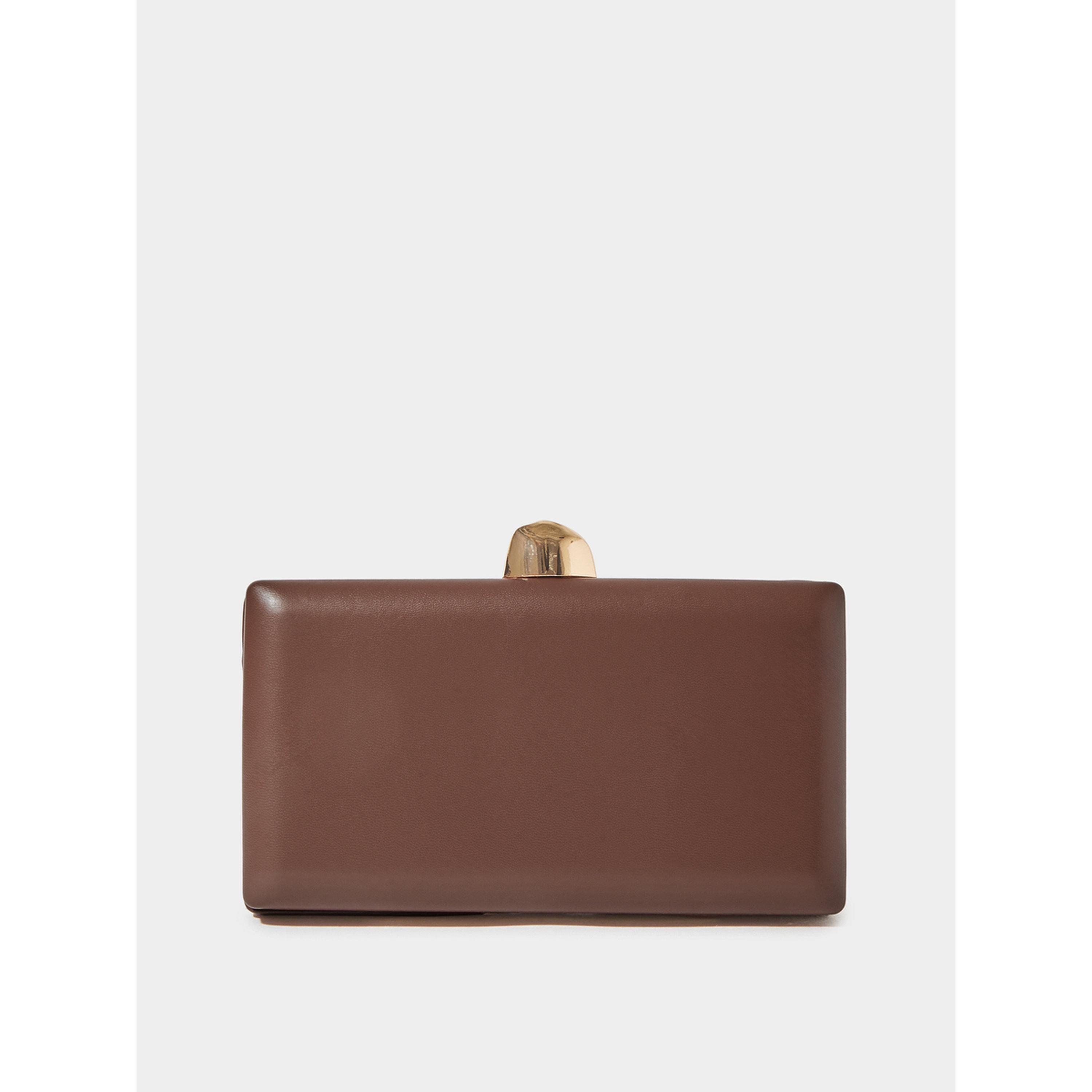 شنطة كلاتش بهيكل صلب بتفاصيل زم وحزام سلسلة باللون البني-women-bagsandwallets-handbags-image-3