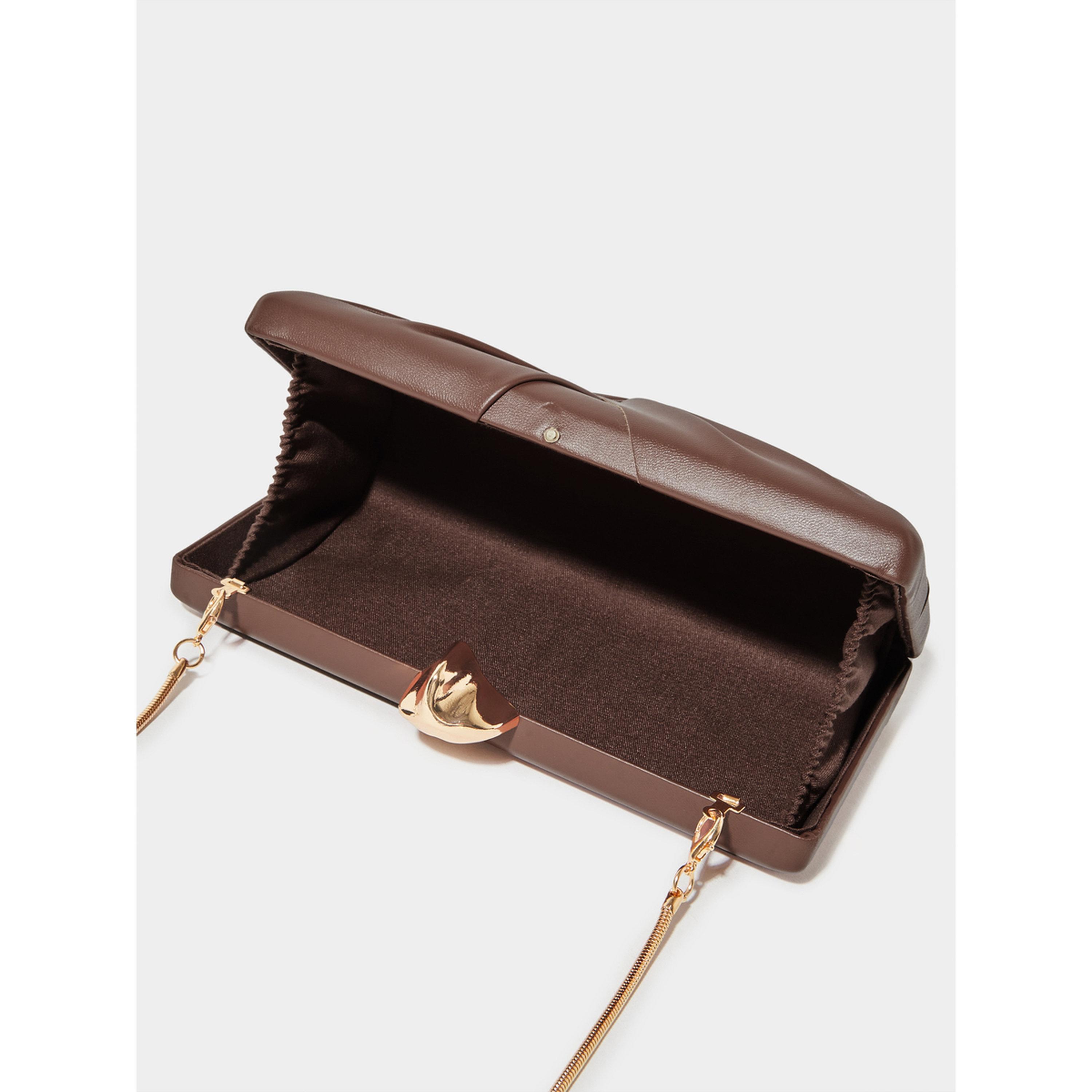 شنطة كلاتش بهيكل صلب بتفاصيل زم وحزام سلسلة باللون البني-women-bagsandwallets-handbags-image-5