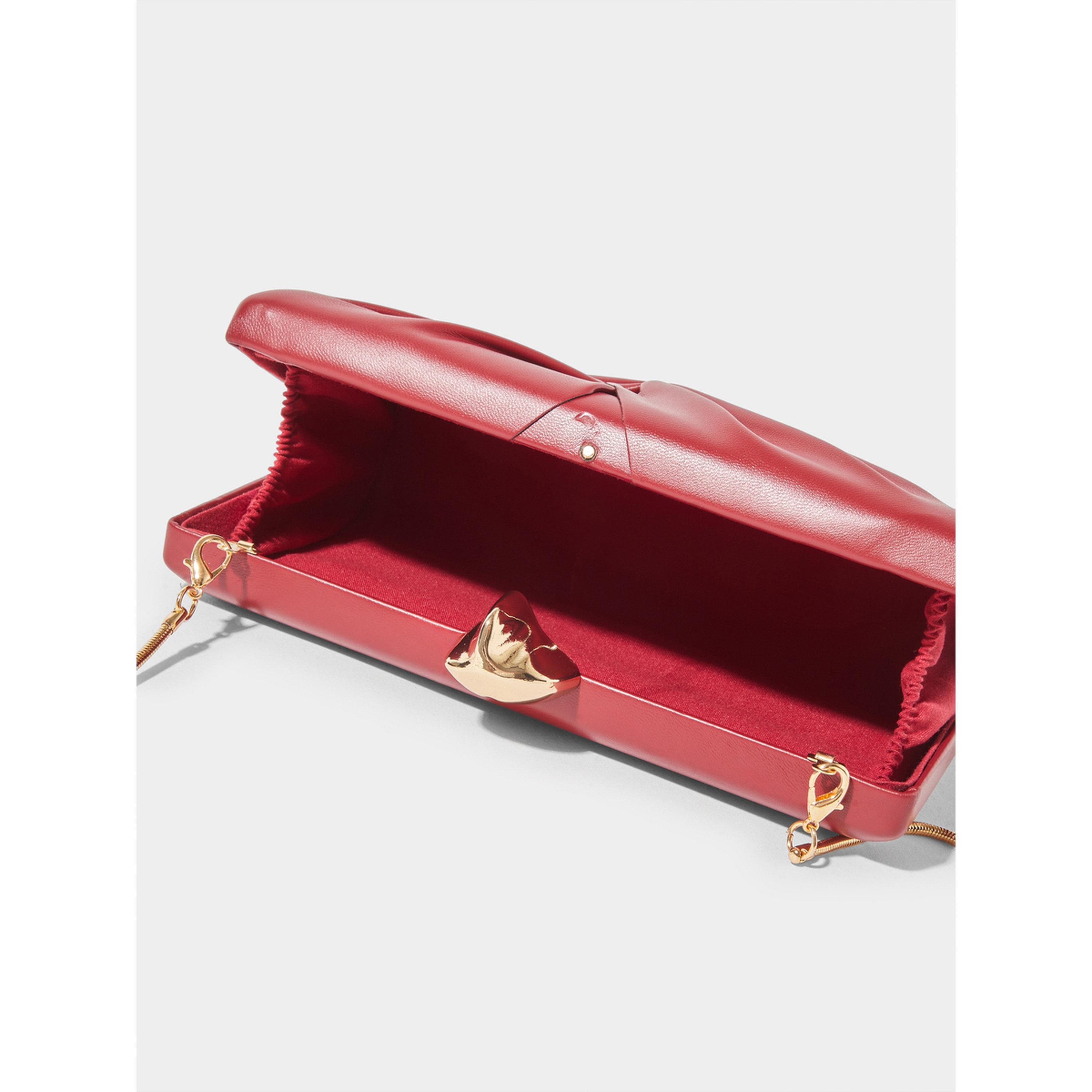 شنطة كلاتش بهيكل صلب بتفاصيل زم وحزام سلسلة باللون البرغندي-women-bagsandwallets-handbags-image-5