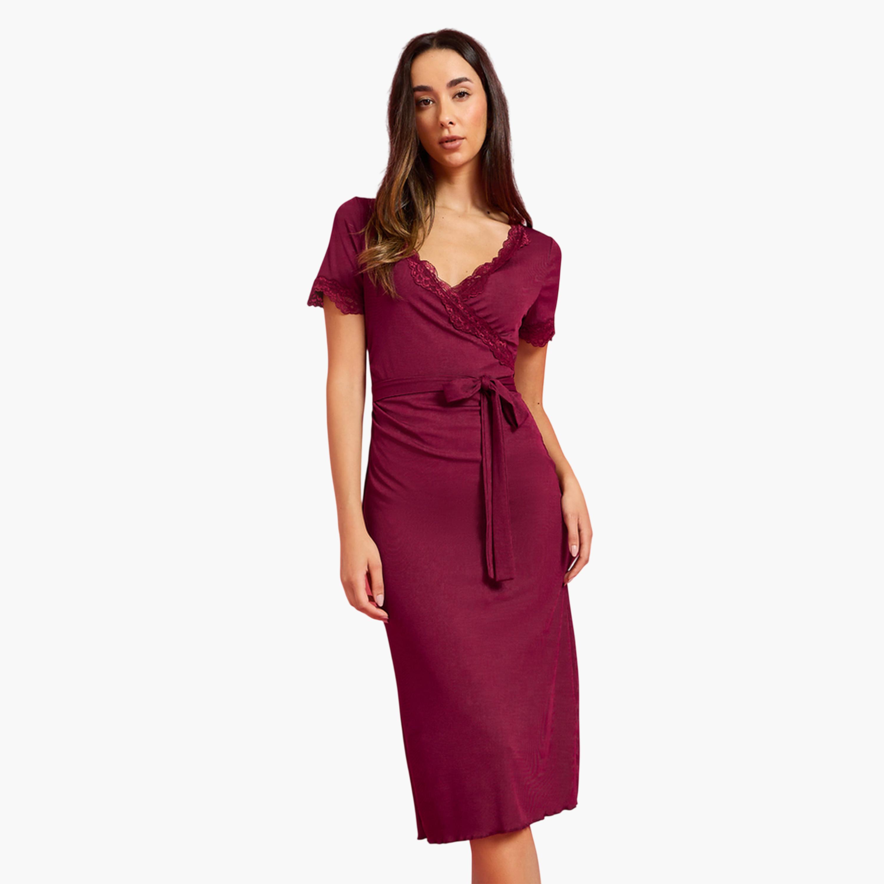 قميص نوم متداخل بتفاصيل مضلعة ودانتيل-women-clothing-nightwear-nighties-image-1