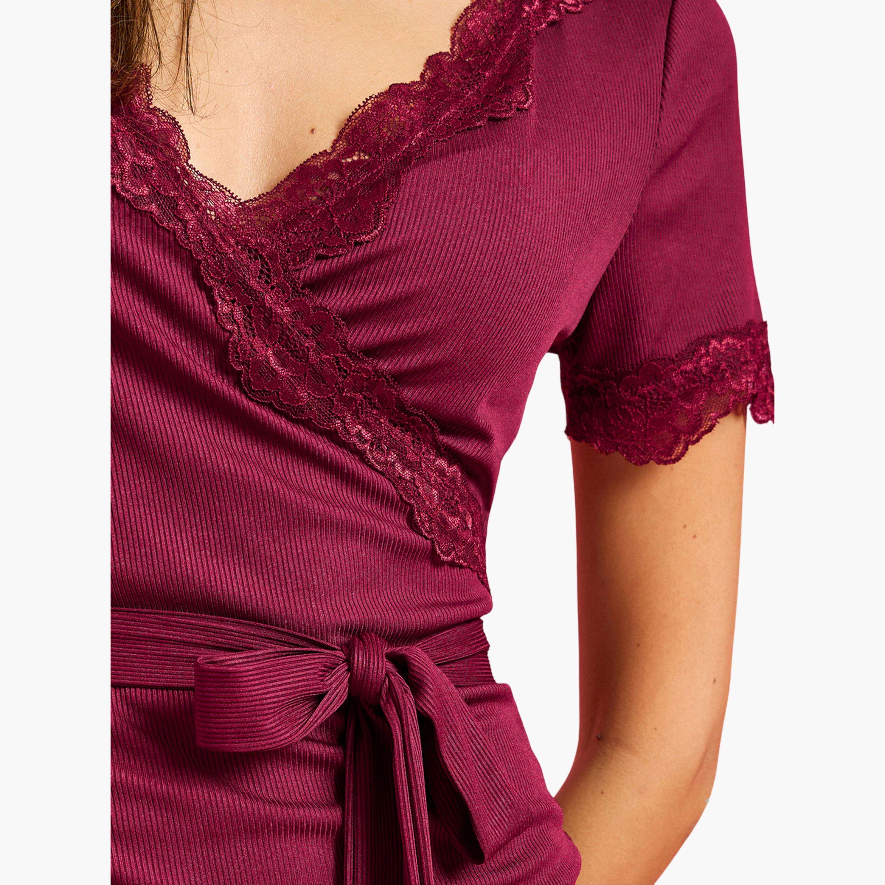 قميص نوم متداخل بتفاصيل مضلعة ودانتيل-women-clothing-nightwear-nighties-image-6