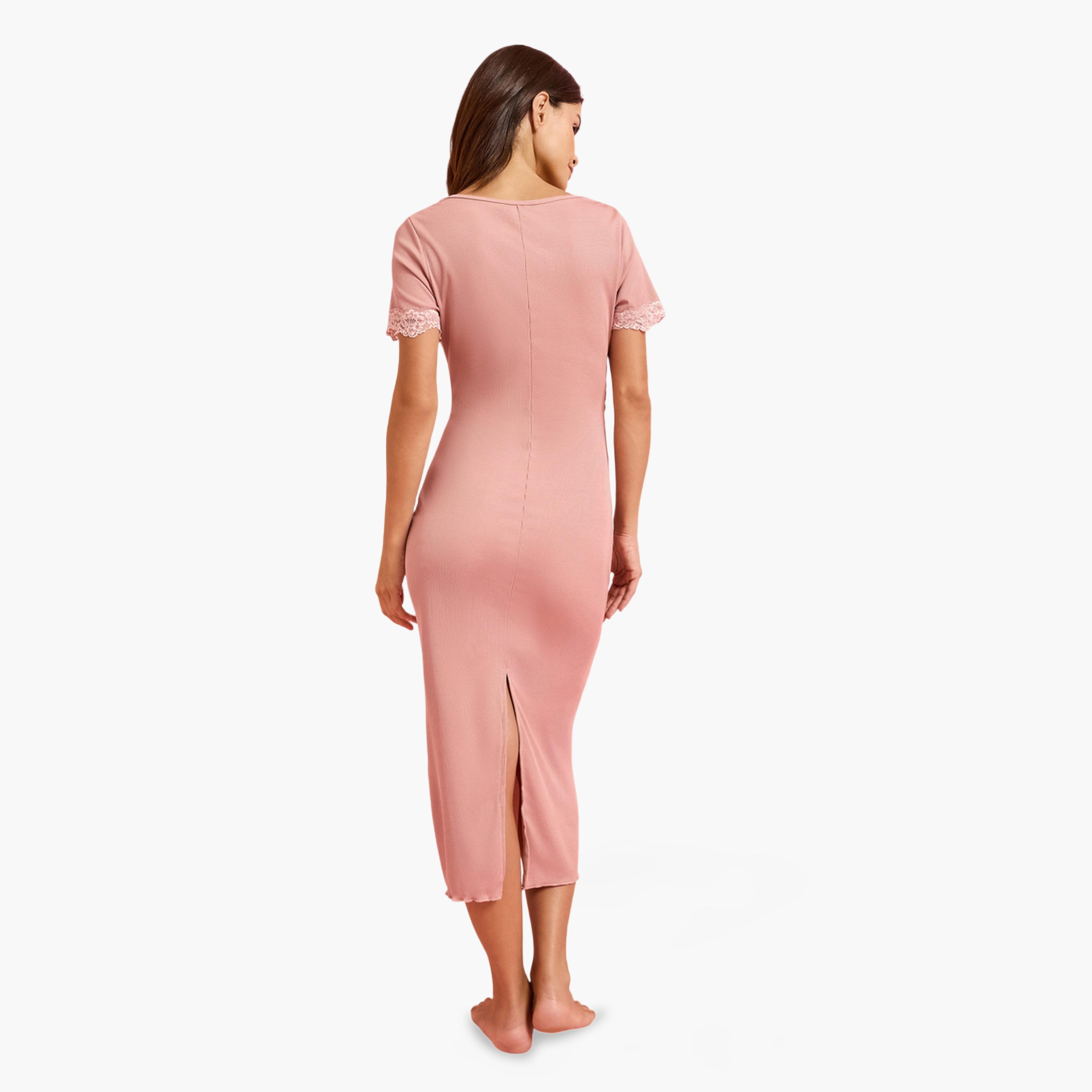 قميص نوم متداخل بتفاصيل مضلعة ودانتيل-women-clothing-nightwear-nighties-image-4