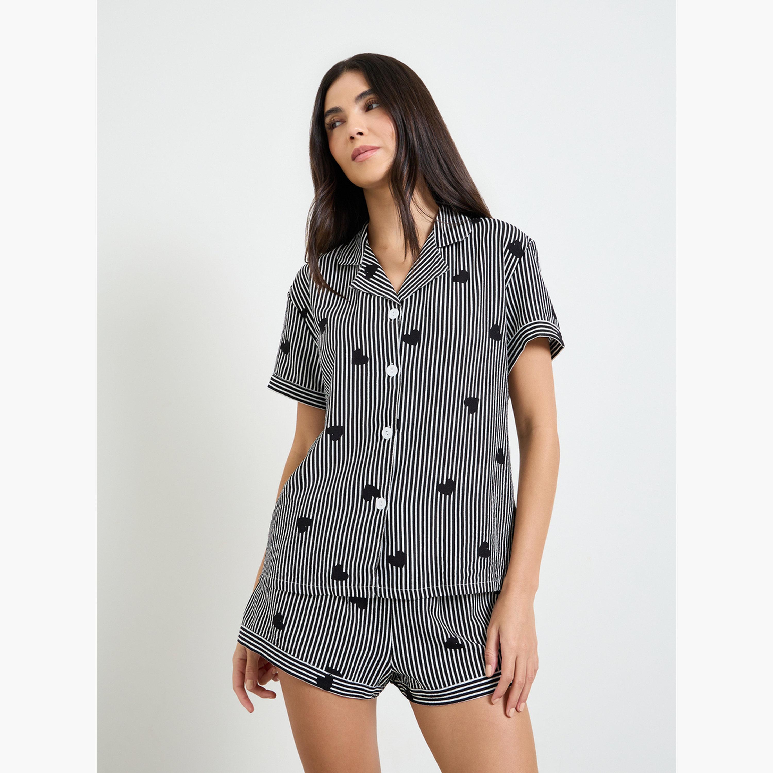 ستايلي - طقم بيجاما وقميص بأكمام قصيرة مخطط بنقشة قلوب سوداء-women-clothing-nightwear-pyjamas-shortsets-image-1