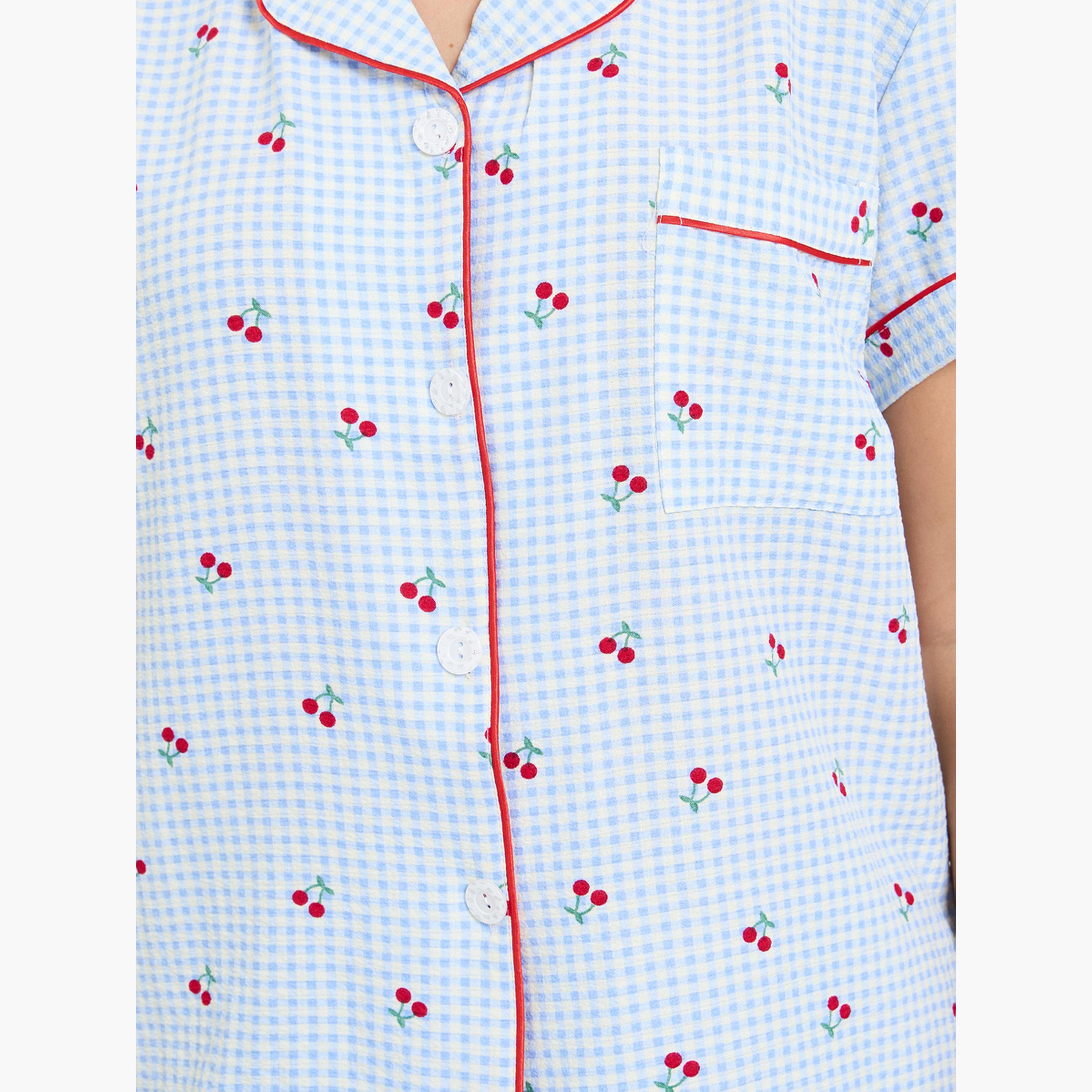 ستايلي - طقم قميص وشورت بنقشة مربعات زرقاء وجيب مزين بحواف بلون الكرز-women-clothing-nightwear-pyjamas-shortsets-image-5