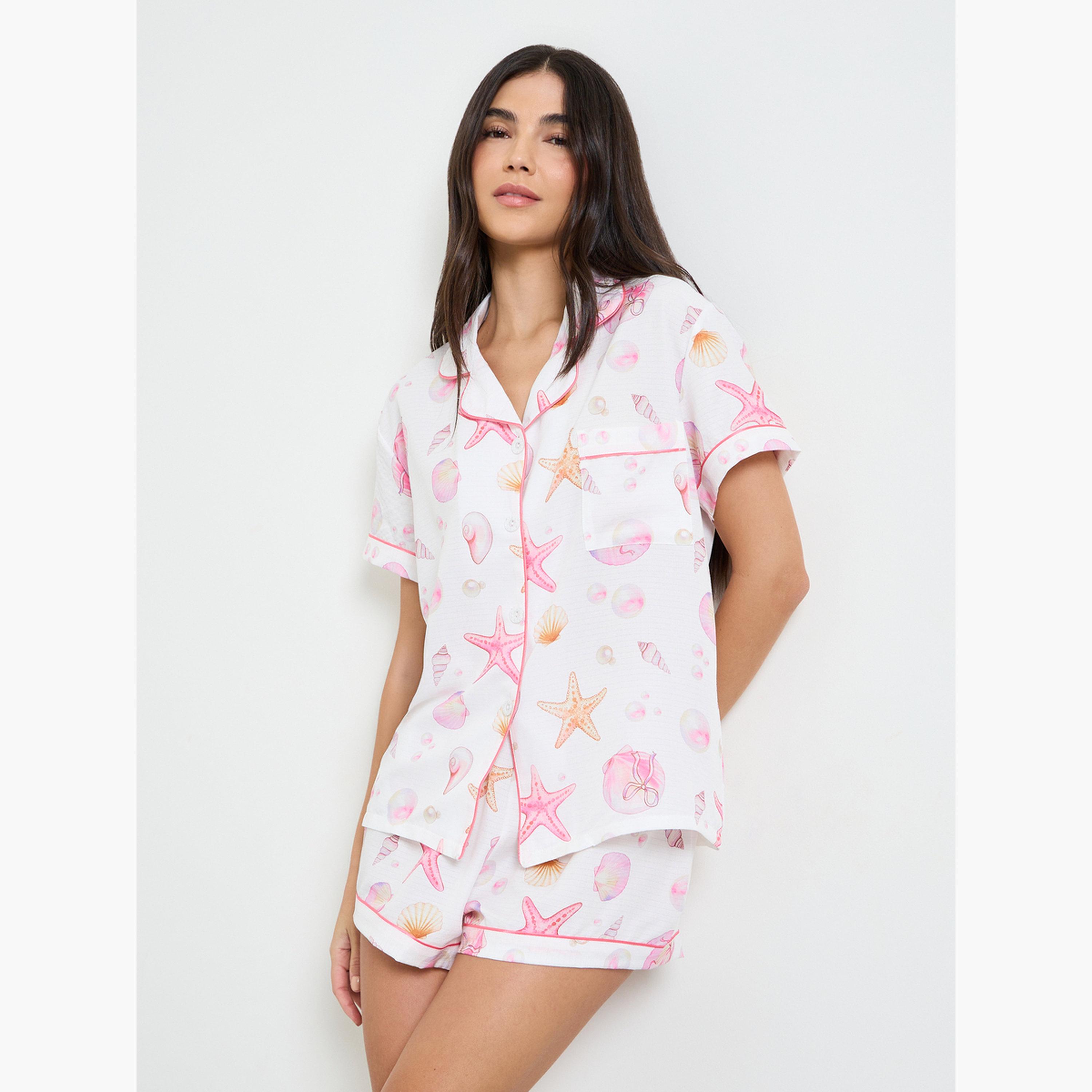 ستايلي - طقم قميص وشورت أبيض مزين بجيوب مزينة برسومات صدفة ونجم البحر-women-clothing-nightwear-pyjamas-shortsets-image-1