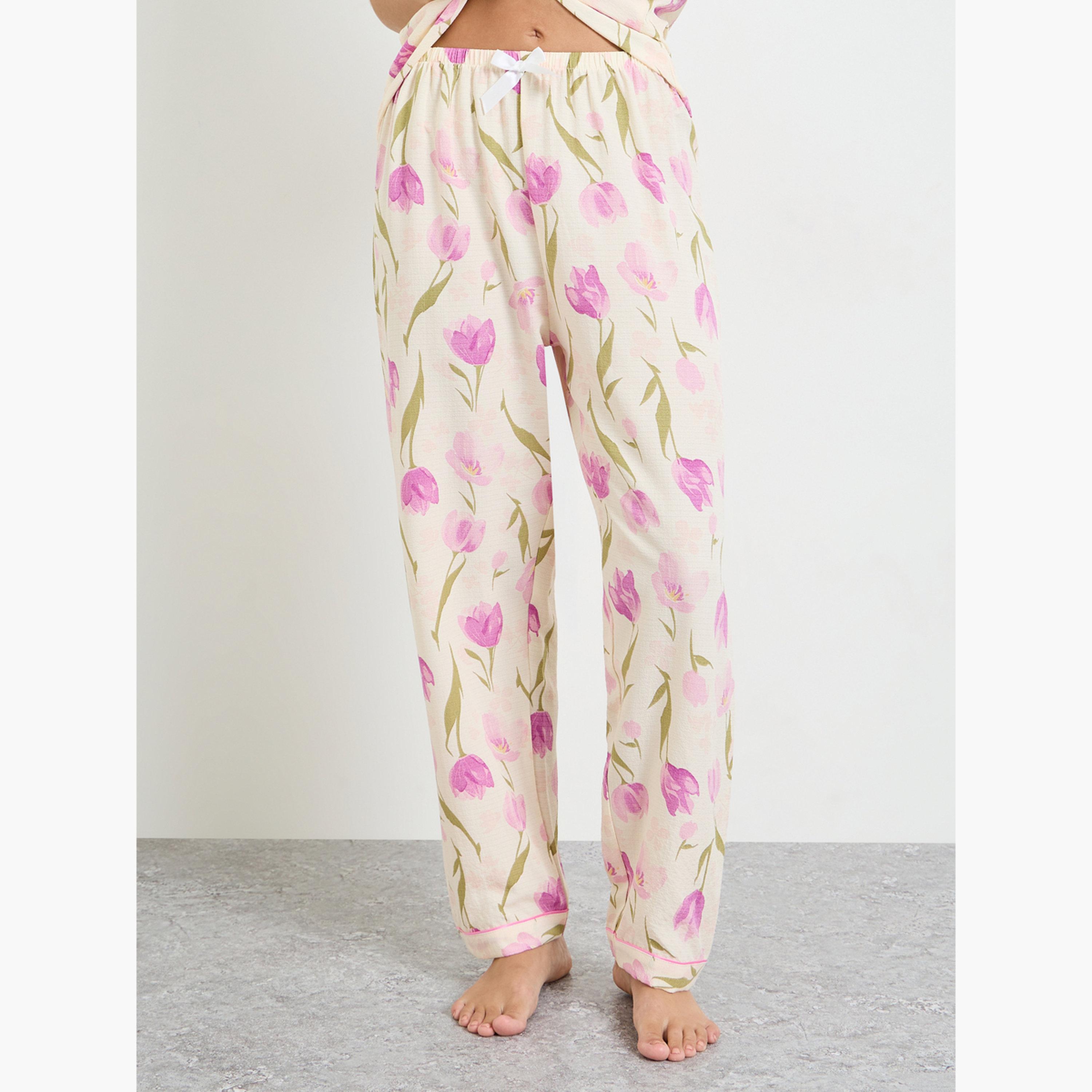 ستايلي - طقم قميص وبيجاما بجيوب مزينة بزهرة التوليب الوردية-women-clothing-nightwear-pyjamas-longsets-image-5