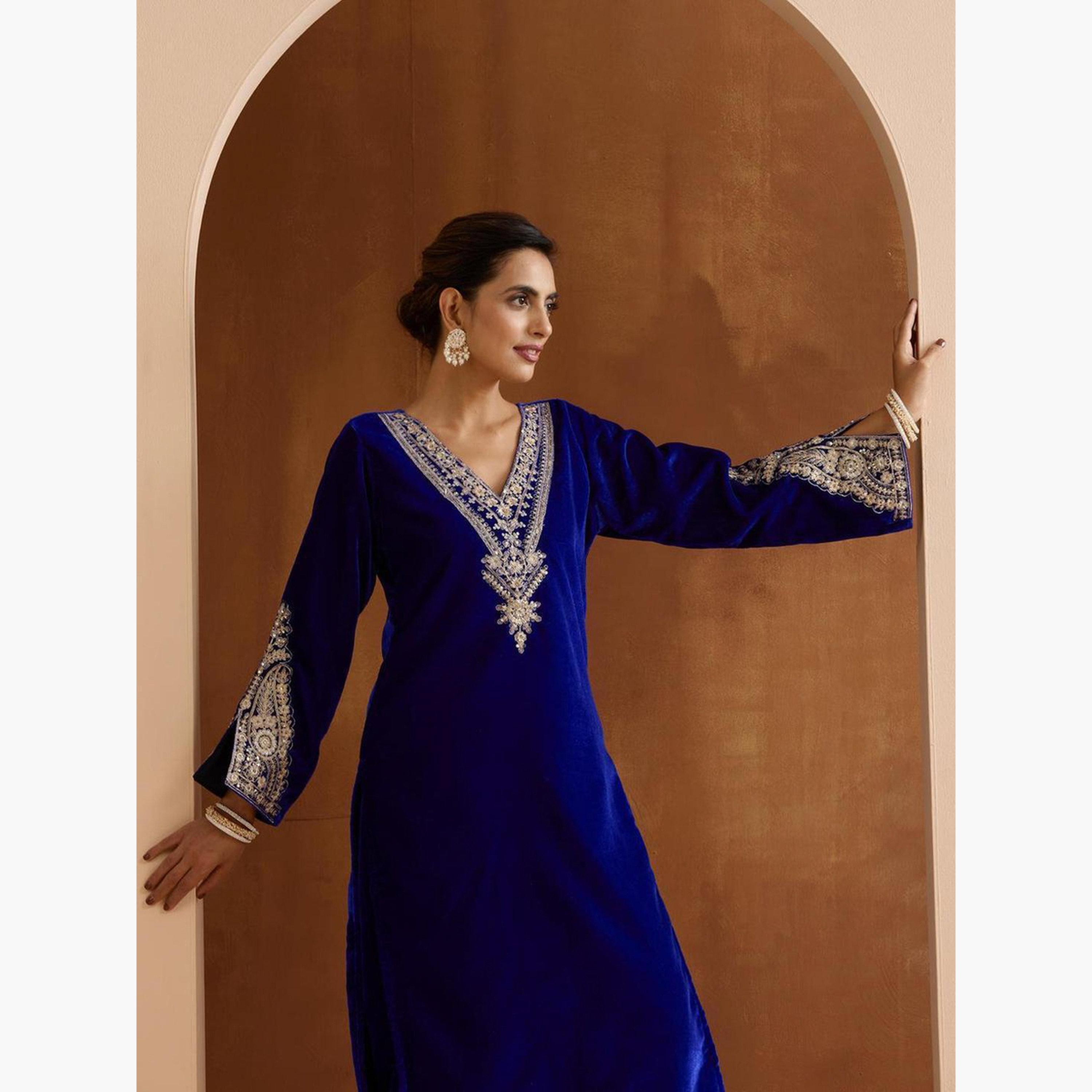 طقم كورتا وبنطال أزرق بقصة مستقيمة من المخمل المطرز بالترتر-women-clothing-ethnicwear-kurtasets-image-3