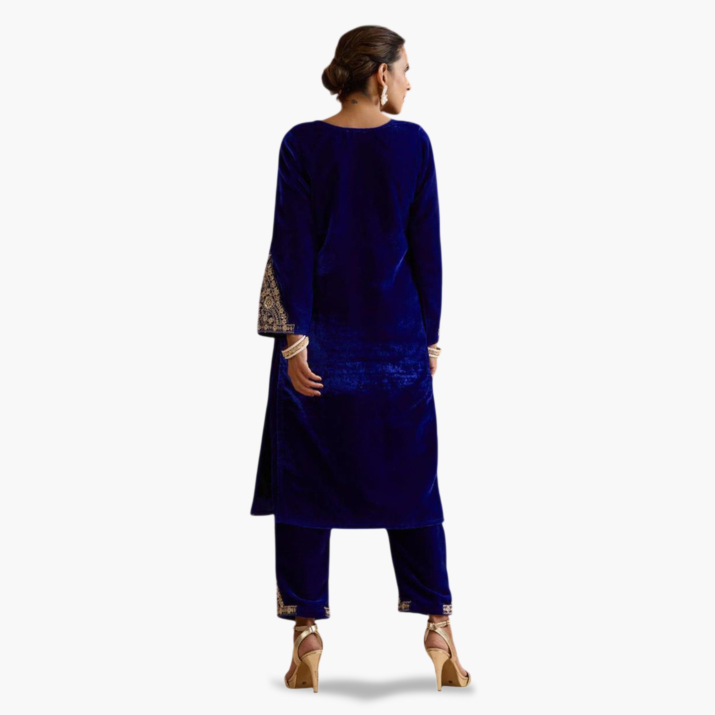 طقم كورتا وبنطال أزرق بقصة مستقيمة من المخمل المطرز بالترتر-women-clothing-ethnicwear-kurtasets-image-4