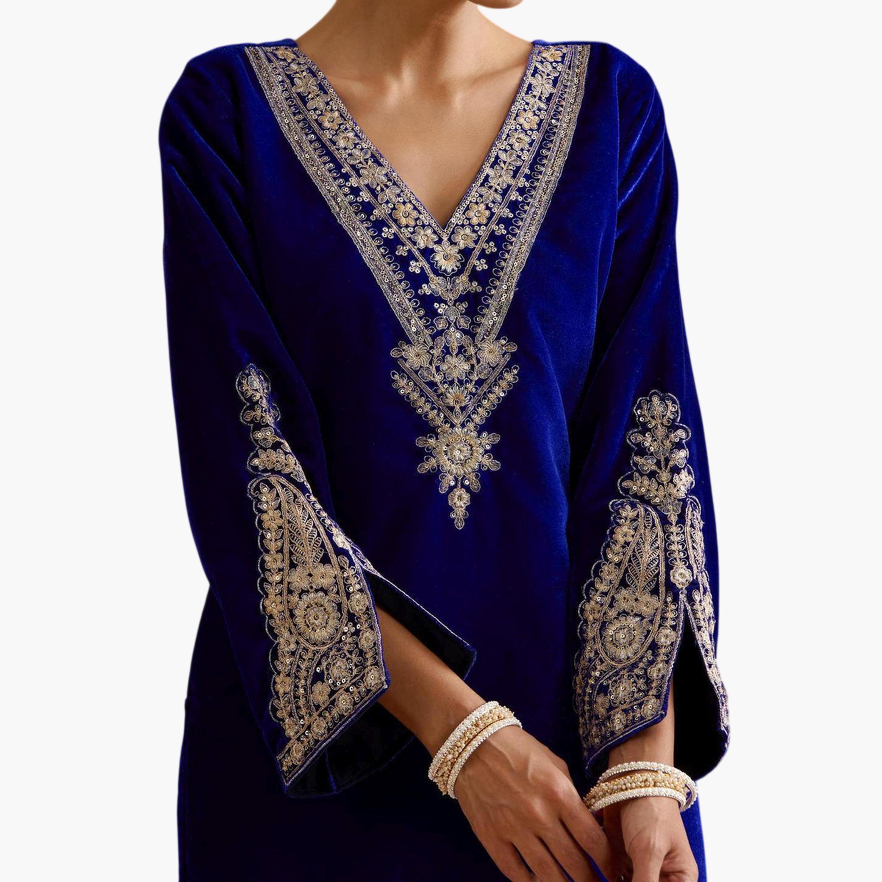طقم كورتا وبنطال أزرق بقصة مستقيمة من المخمل المطرز بالترتر-women-clothing-ethnicwear-kurtasets-image-5