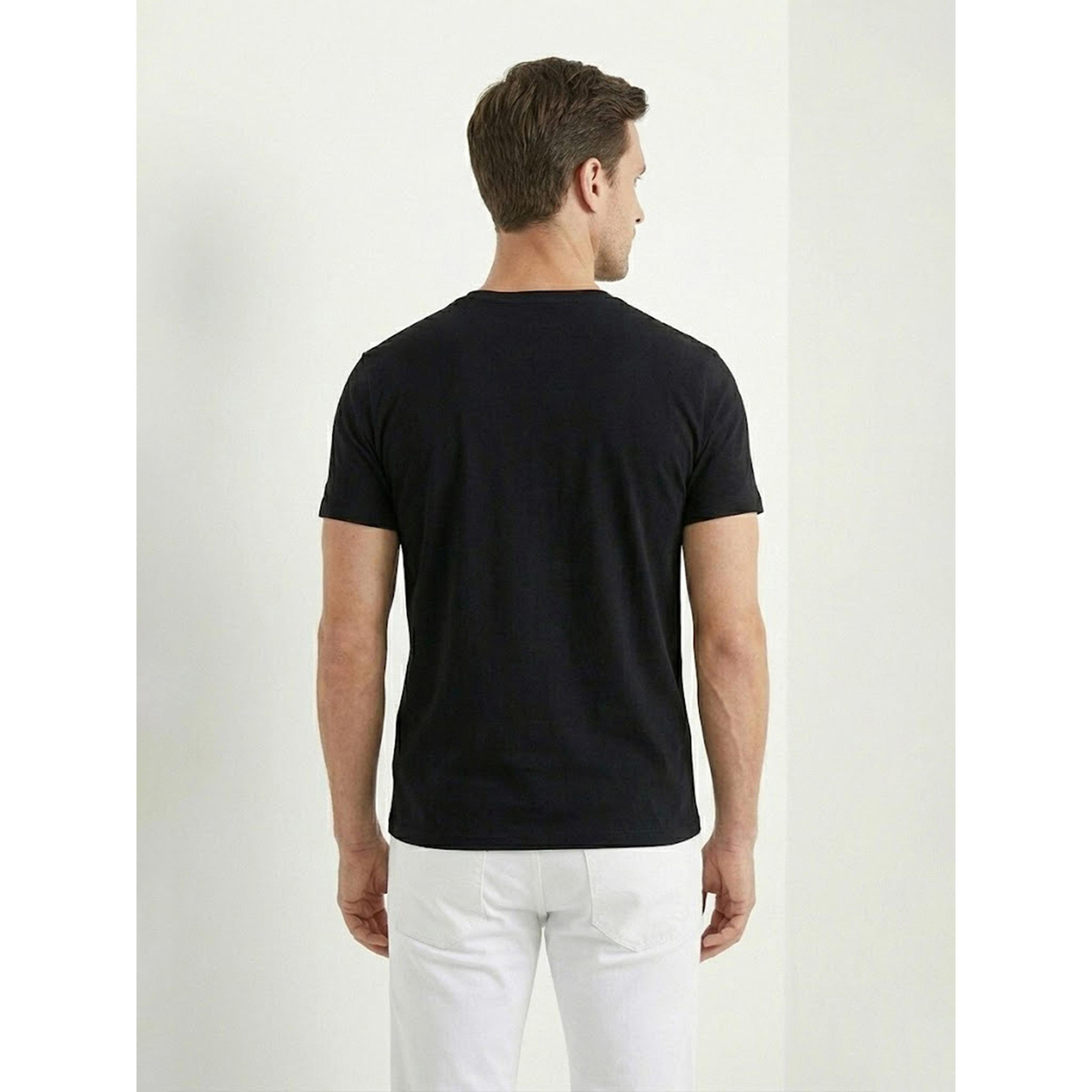 تيشيرت بأكمام قصيرة وتفاصيل شعار للرجال-men-clothing-tshirtsandpolos-tshirts-image-3