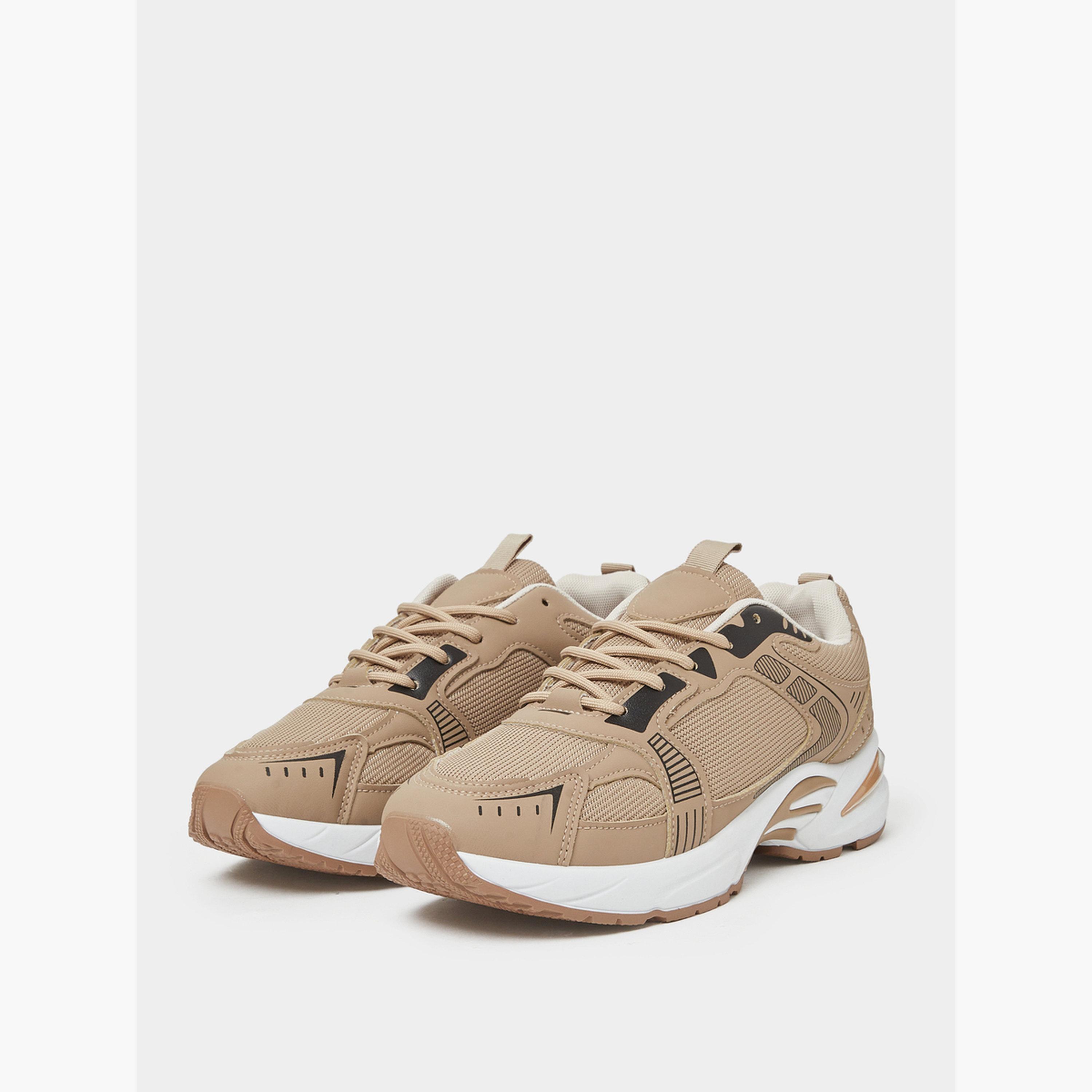 ستايلي - حذاء رياضي بيج اللون بنقوش مطبوعة-women-shoes-sneakers-image-1