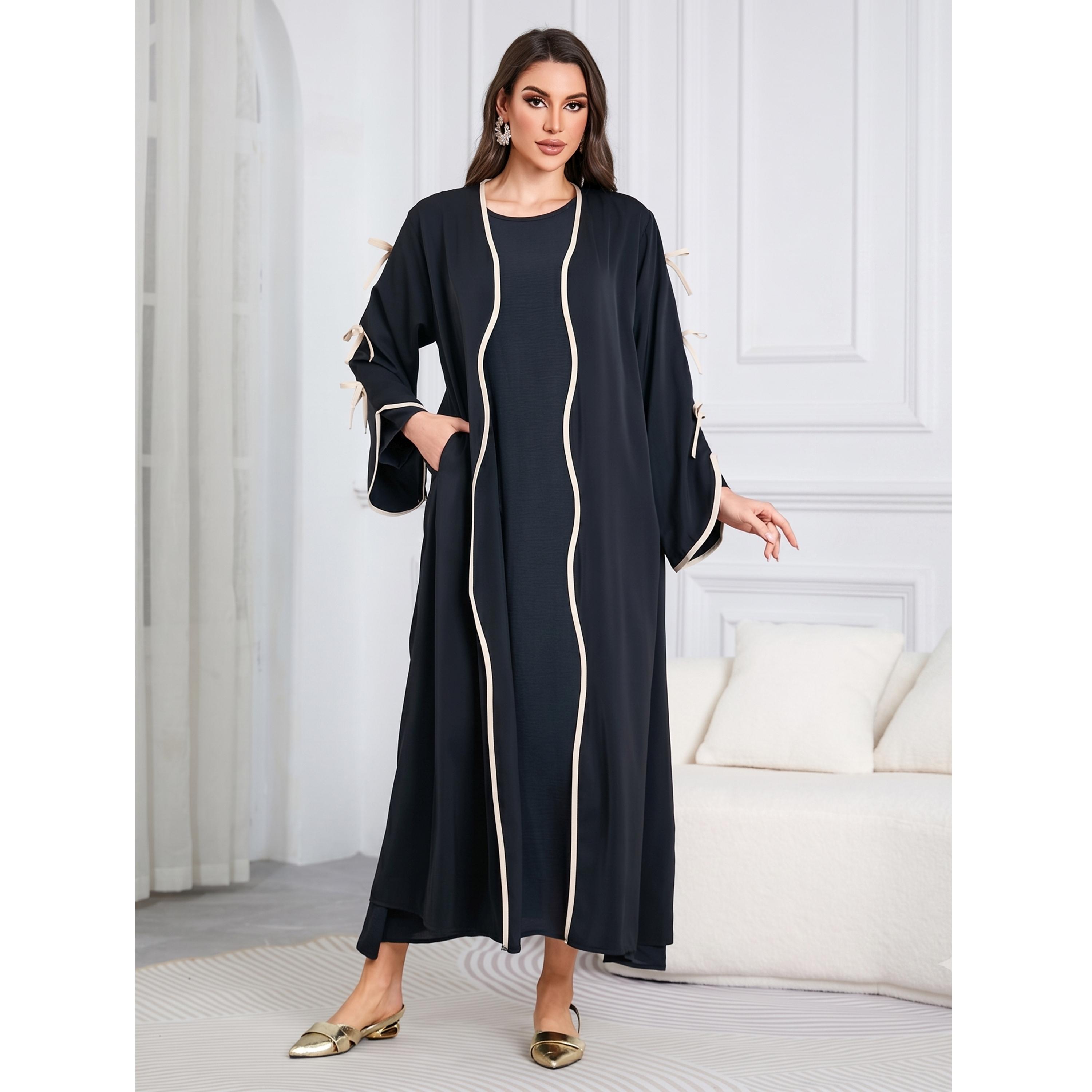 عباية مفتوحة من الأمام بتفاصيل فيونكة وحواف متباينة لون أسود-women-arabicclothing-abayas-image-3