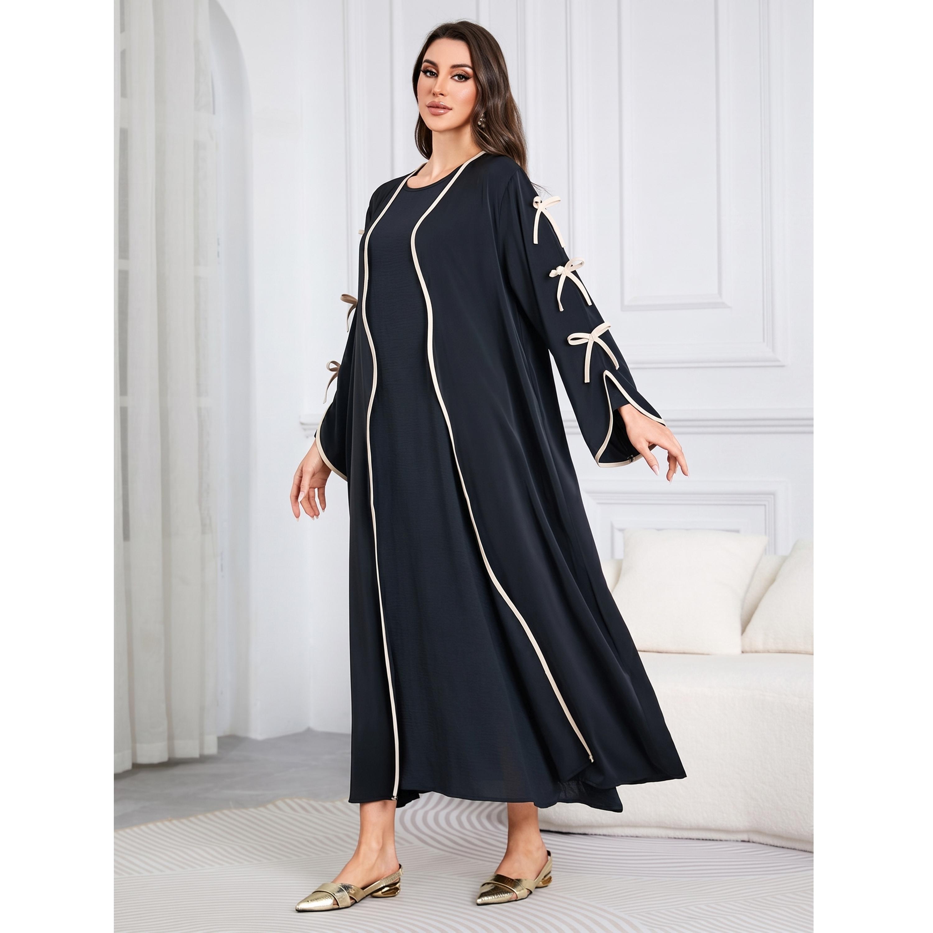 عباية مفتوحة من الأمام بتفاصيل فيونكة وحواف متباينة لون أسود-women-arabicclothing-abayas-image-4