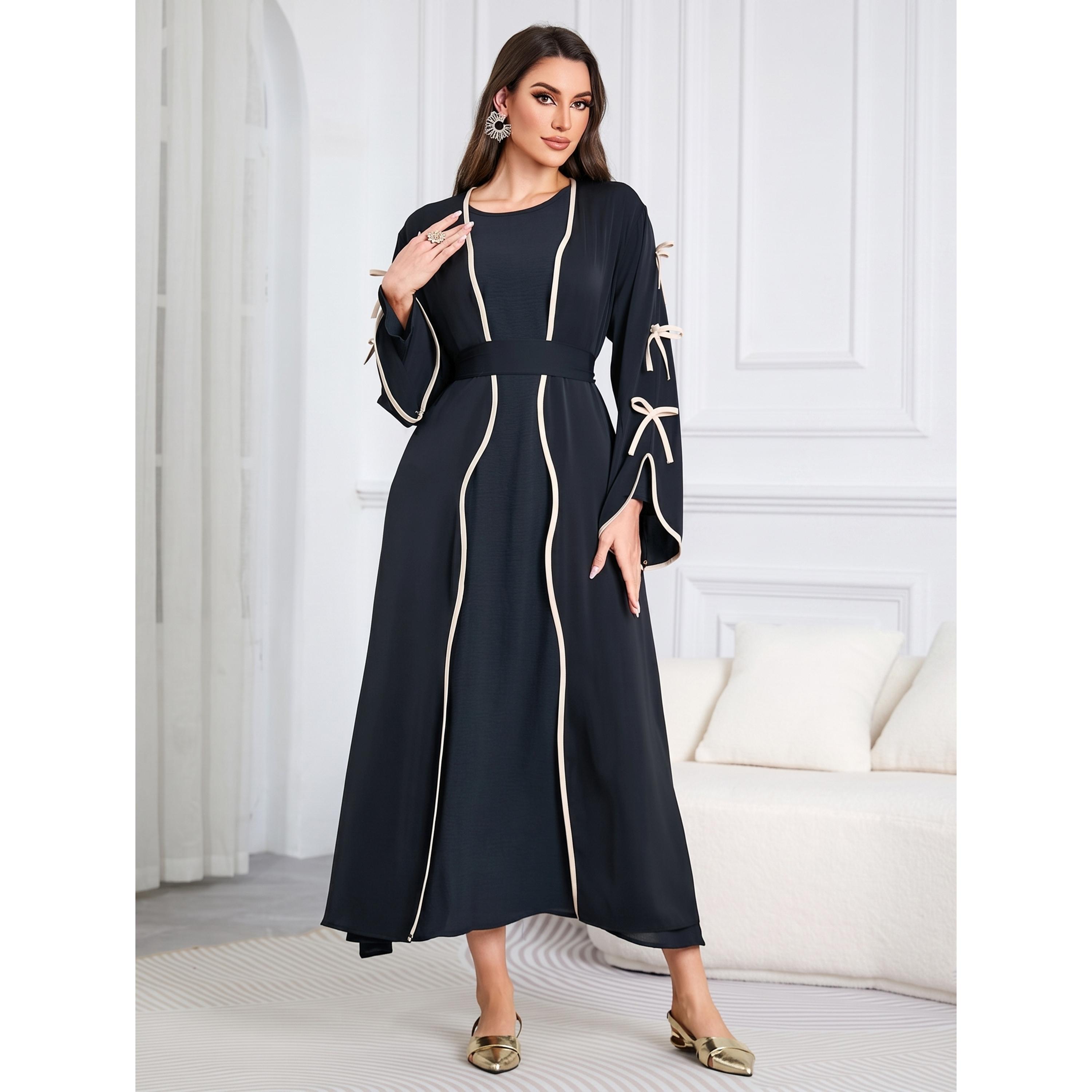 عباية مفتوحة من الأمام بتفاصيل فيونكة وحواف متباينة لون أسود-women-arabicclothing-abayas-image-5