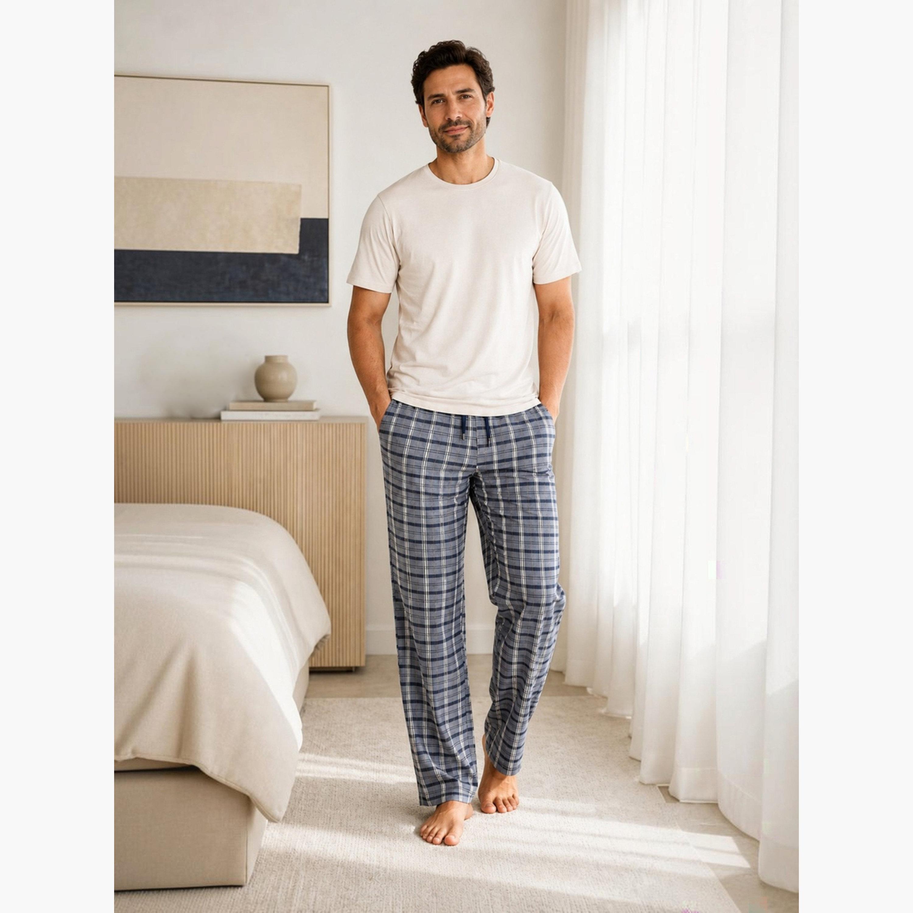 طقم بيجاما من بنطال كاروهات وتيشيرت قطن سادة-men-clothing-nightwear-sets-image-2
