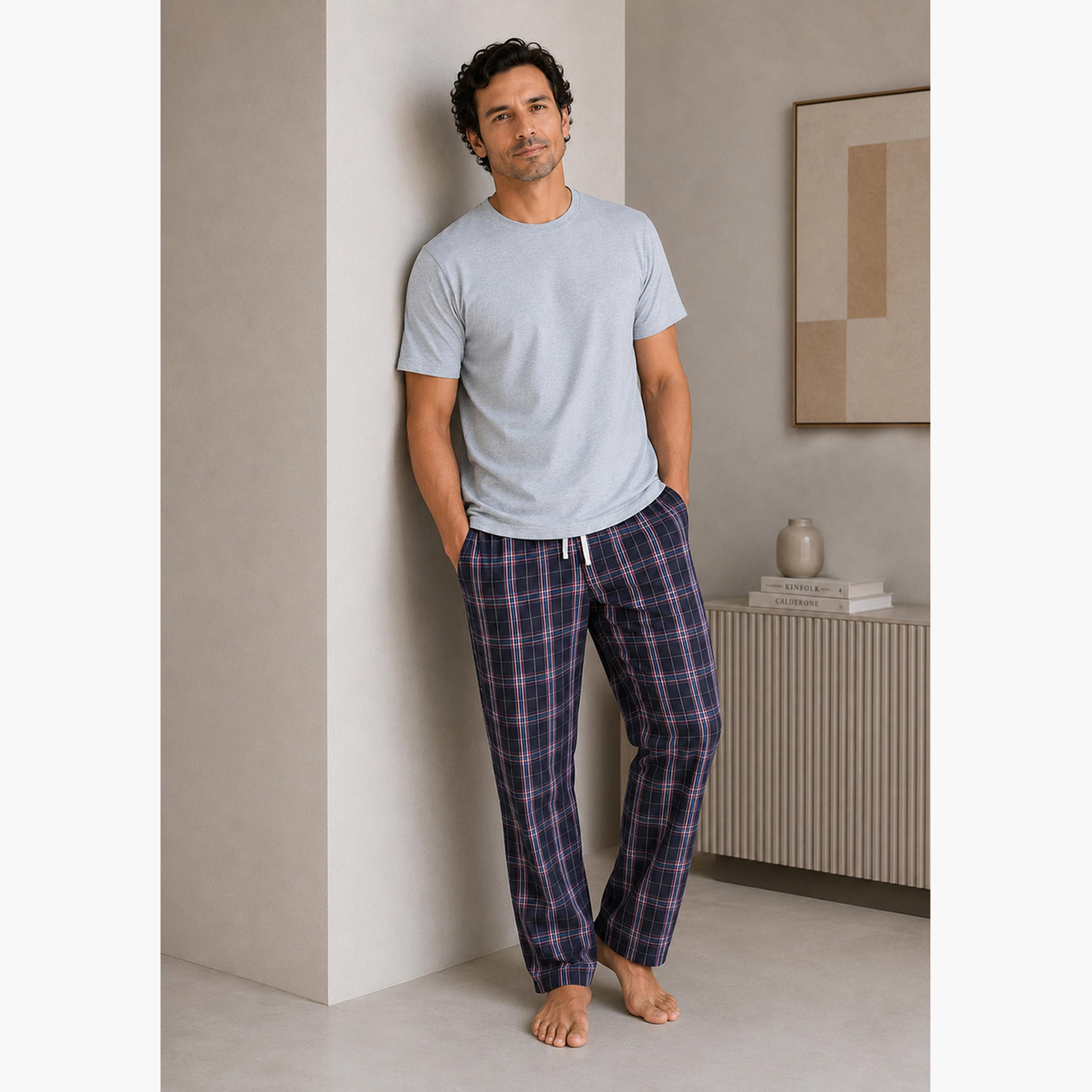 طقم بيجاما من بنطال كاروهات وتيشيرت قطن سادة-men-clothing-nightwear-sets-image-1
