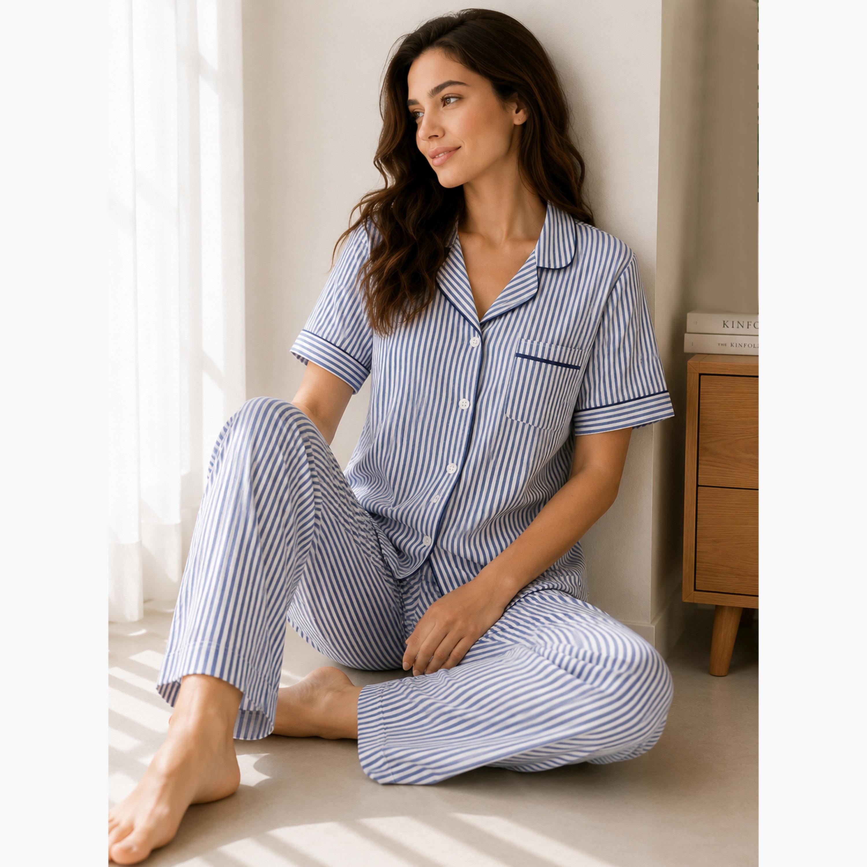 طقم بيجاما من بنطال وقميص قطن مخطط بتفاصيل مُتباينة-women-clothing-nightwear-pyjamas-longsets-image-4