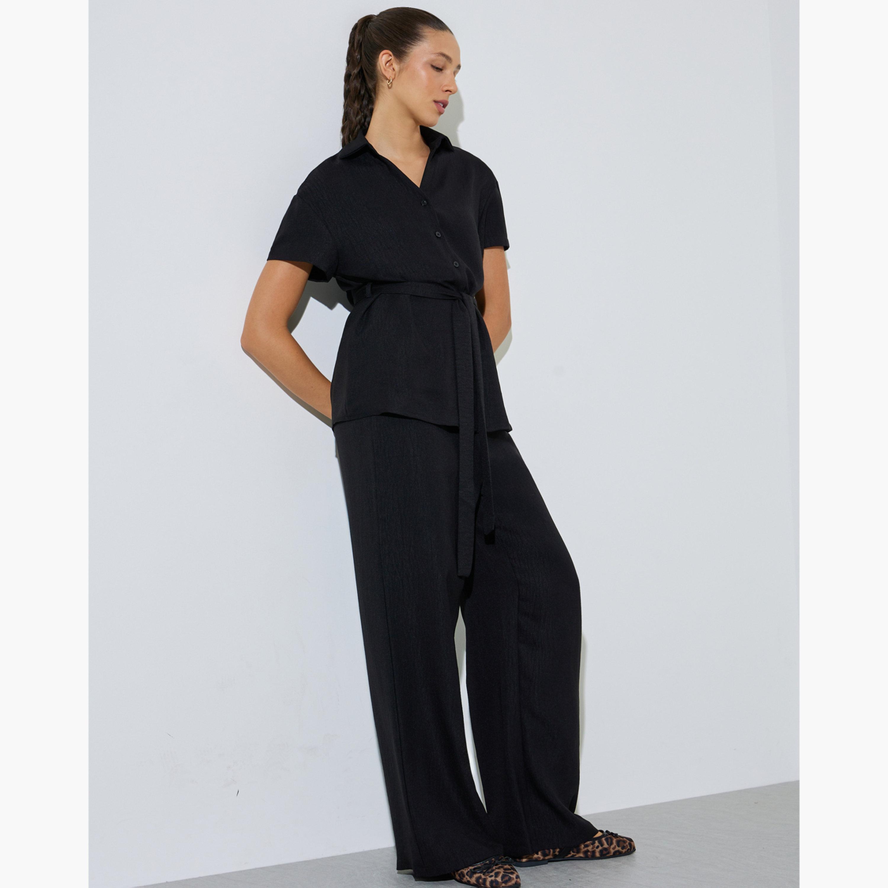 ستايلي - طقم مكون من بلوزة سوداء سادة بأكمام قصيرة مع حزام وبنطال واسع الساقين-women-clothing-coordsets-image-1
