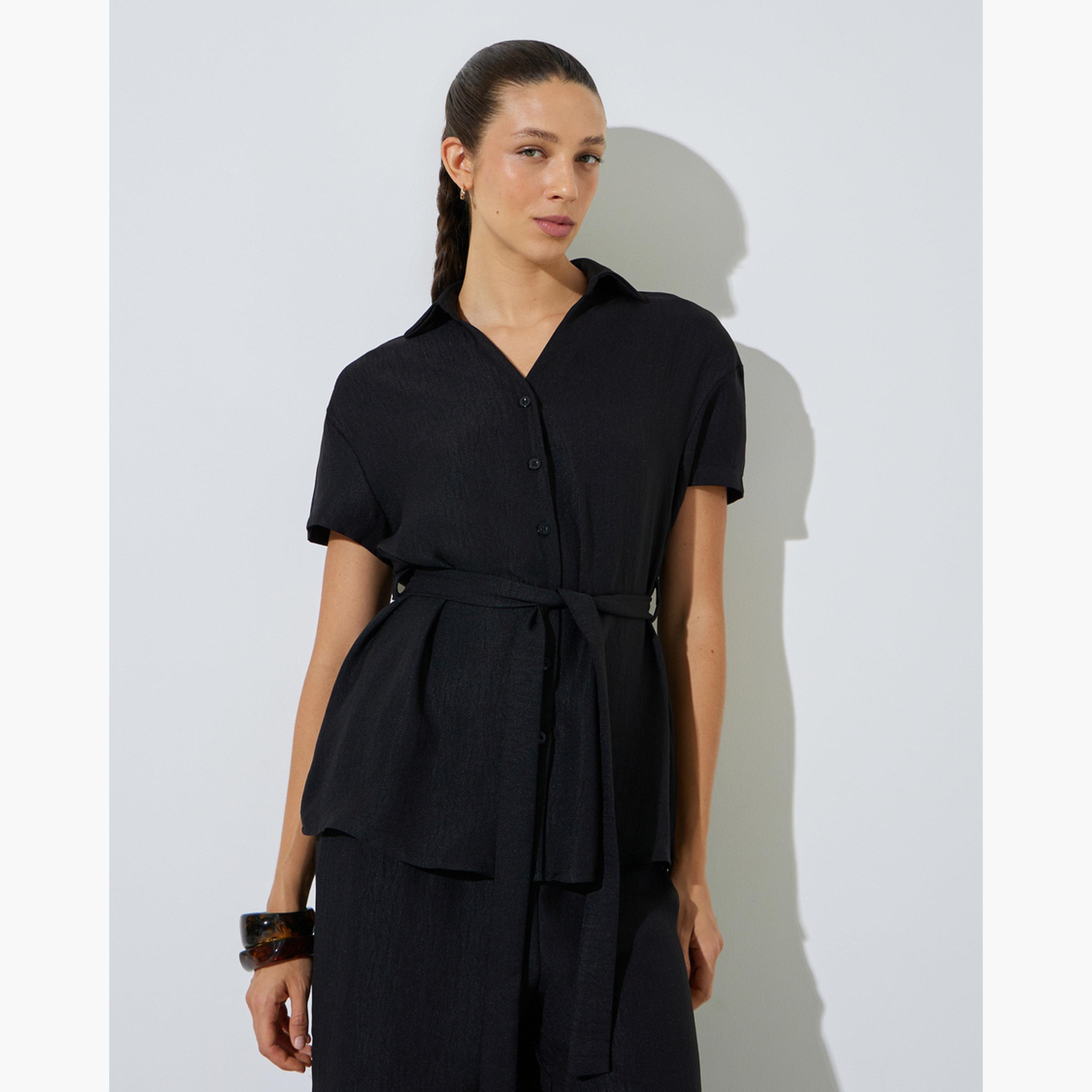 ستايلي - طقم مكون من بلوزة سوداء سادة بأكمام قصيرة مع حزام وبنطال واسع الساقين-women-clothing-coordsets-image-2