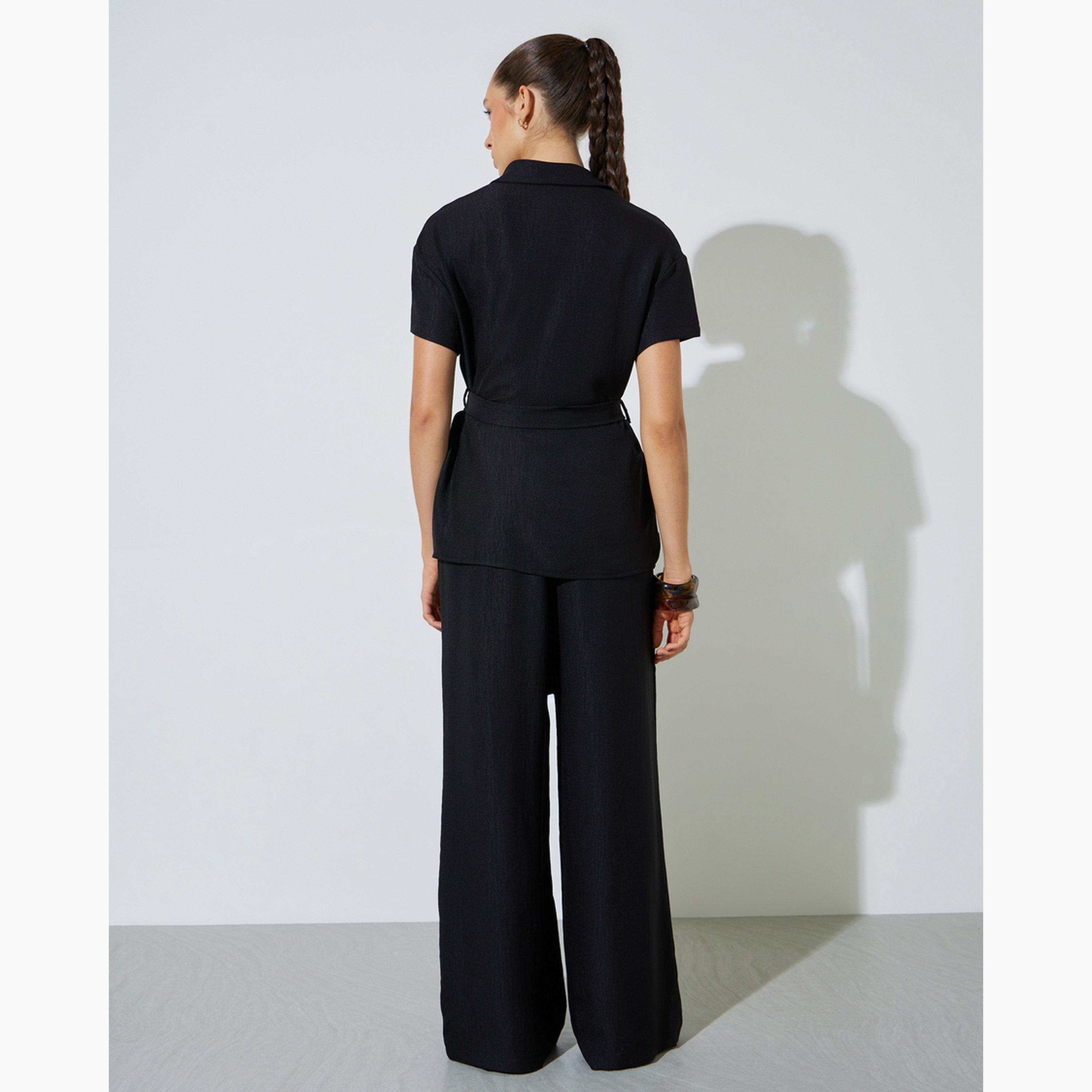 ستايلي - طقم مكون من بلوزة سوداء سادة بأكمام قصيرة مع حزام وبنطال واسع الساقين-women-clothing-coordsets-image-3