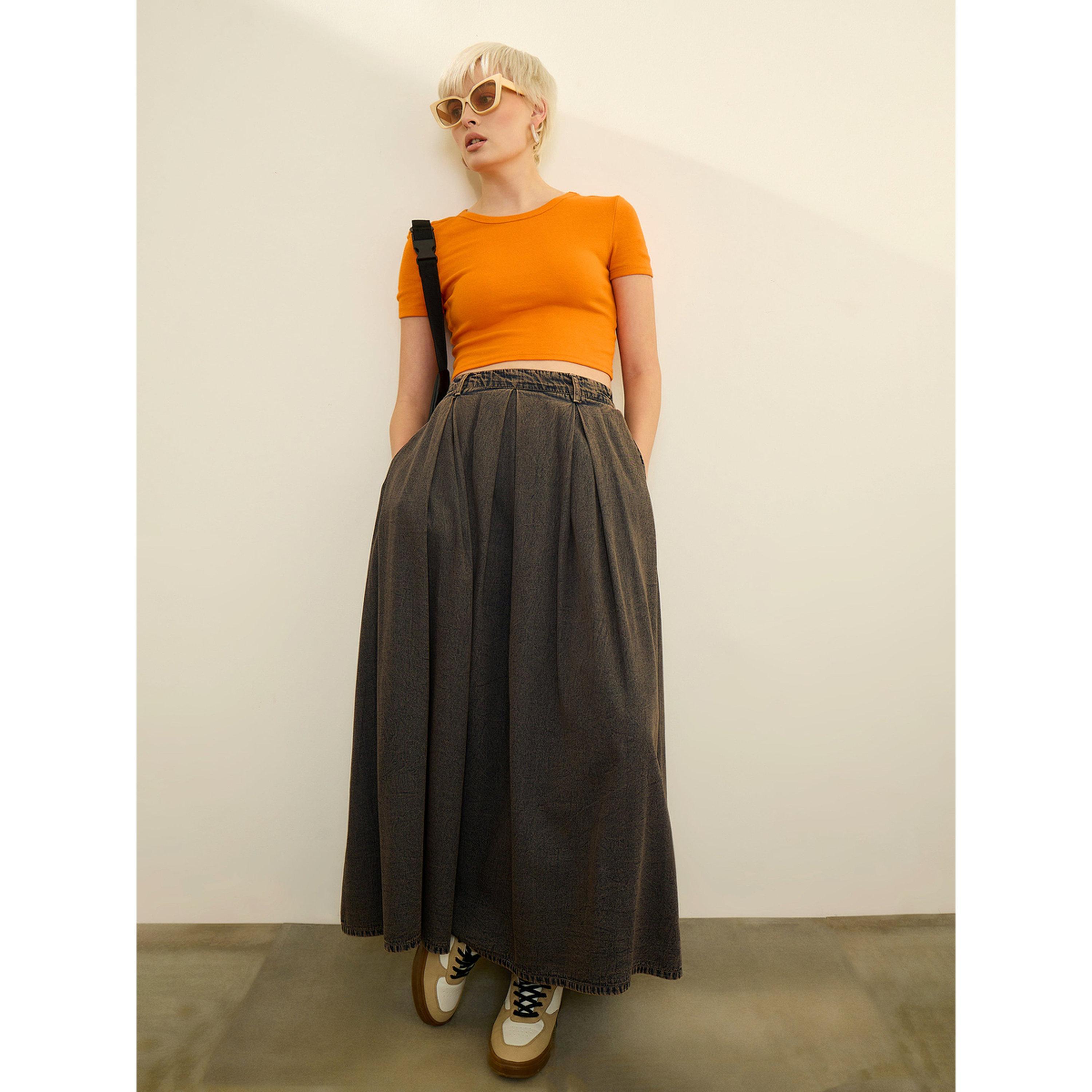 تنورة دنيم طويلة بكسرات صندوقية وتأثير مغسول لون أسود-women-clothing-skirts-image-2