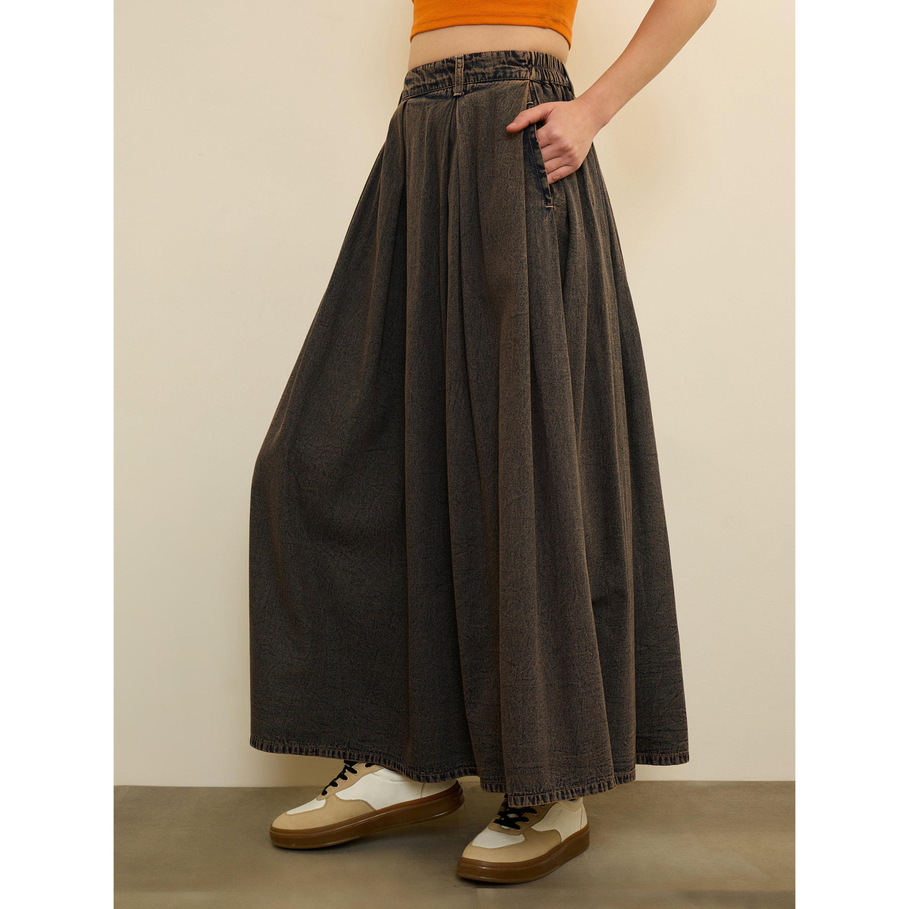 تنورة دنيم طويلة بكسرات صندوقية وتأثير مغسول لون أسود-women-clothing-skirts-image-3