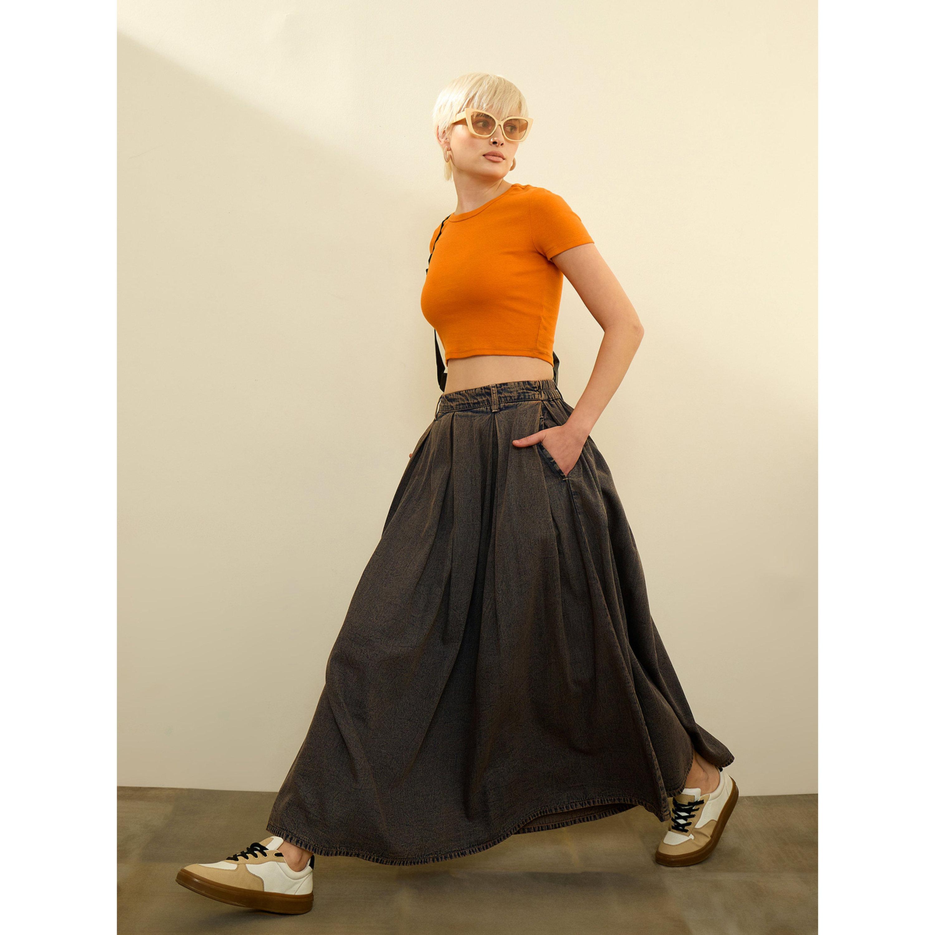 تنورة دنيم طويلة بكسرات صندوقية وتأثير مغسول لون أسود-women-clothing-skirts-image-6