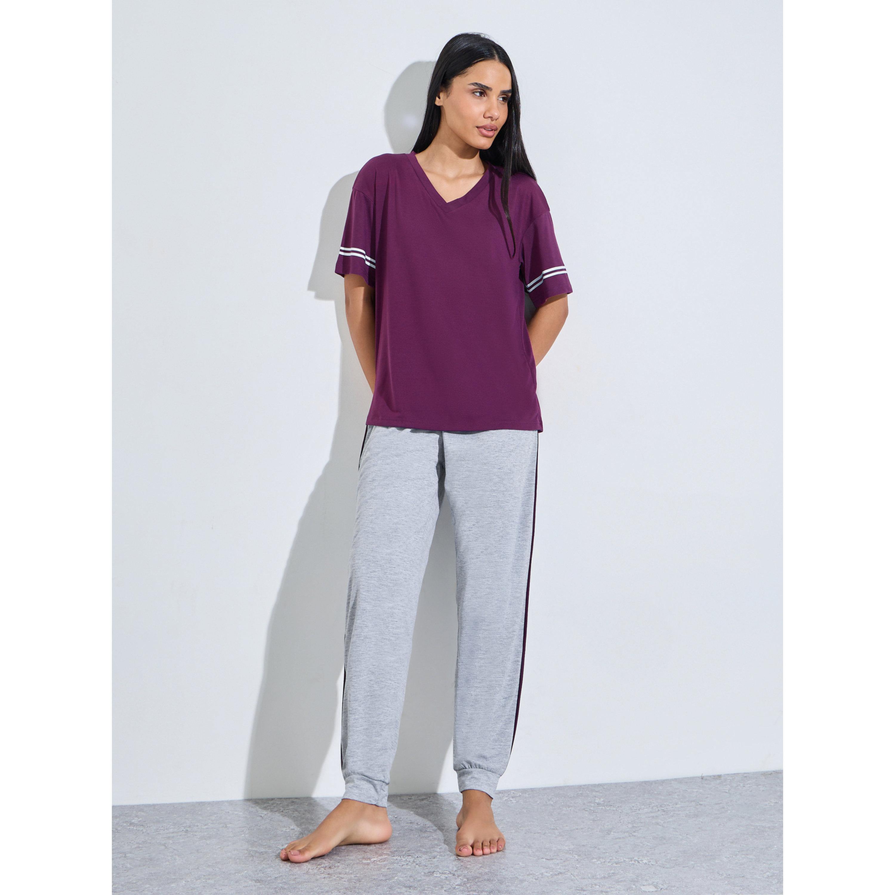 طقم بيجاما من بنطال بأطراف مطاطية وتيشيرت باللونين البنفسجي والرمادي-women-clothing-nightwear-pyjamas-longsets-image-1
