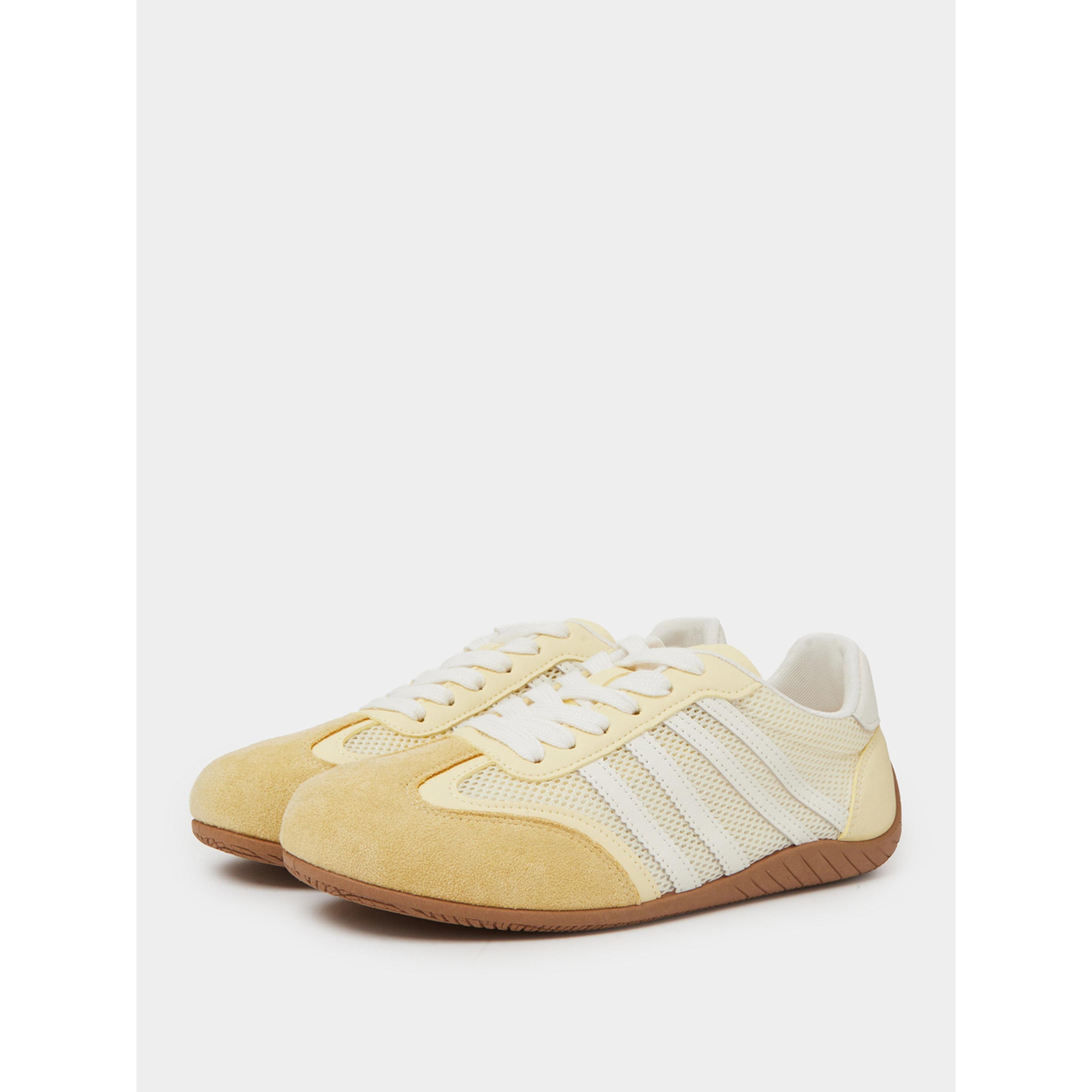 حذاء سنيكرز رياضي بتفاصيل شبك و4 أشرطة باللون الأصفر-women-shoes-sneakers-image-1