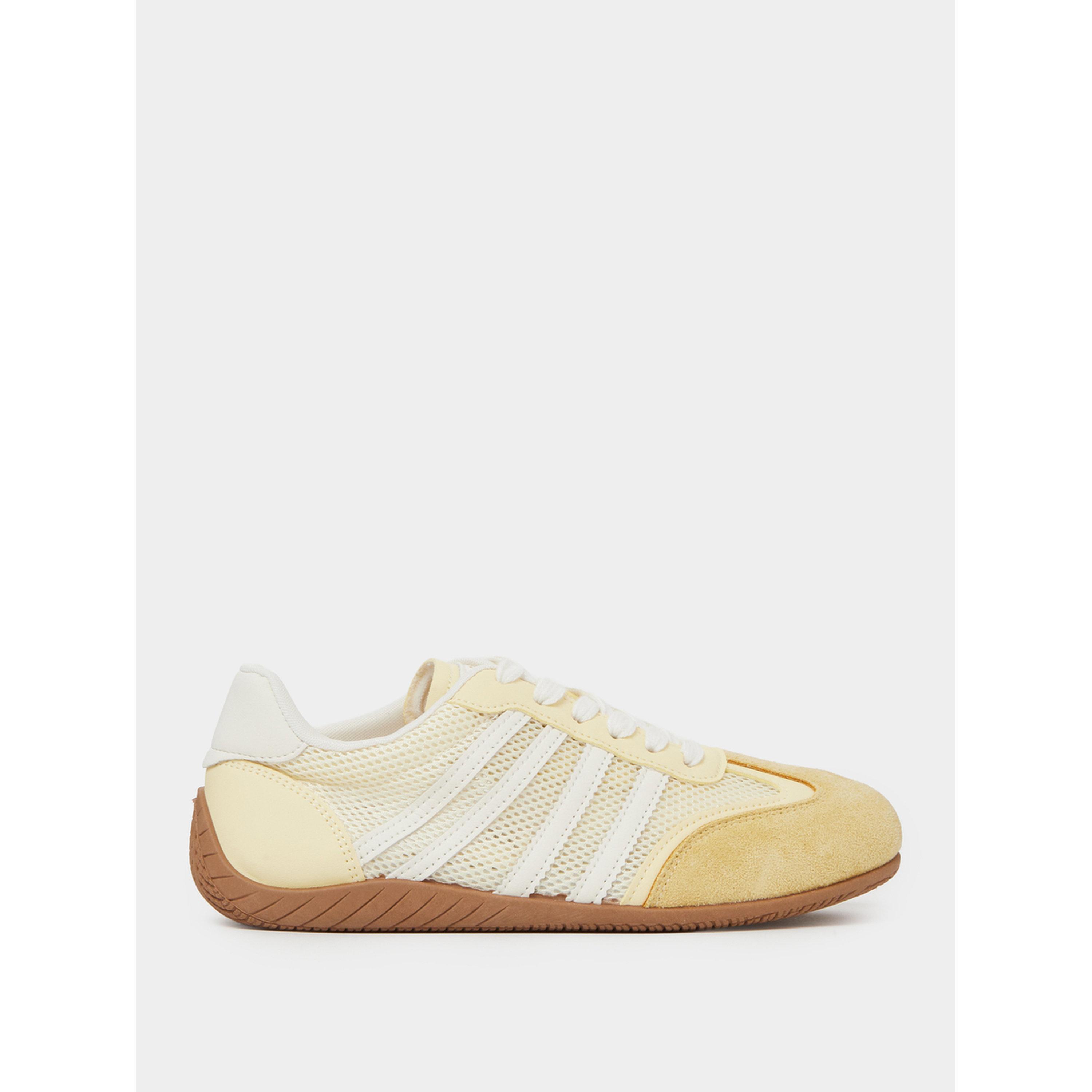 حذاء سنيكرز رياضي بتفاصيل شبك و4 أشرطة باللون الأصفر-women-shoes-sneakers-image-3
