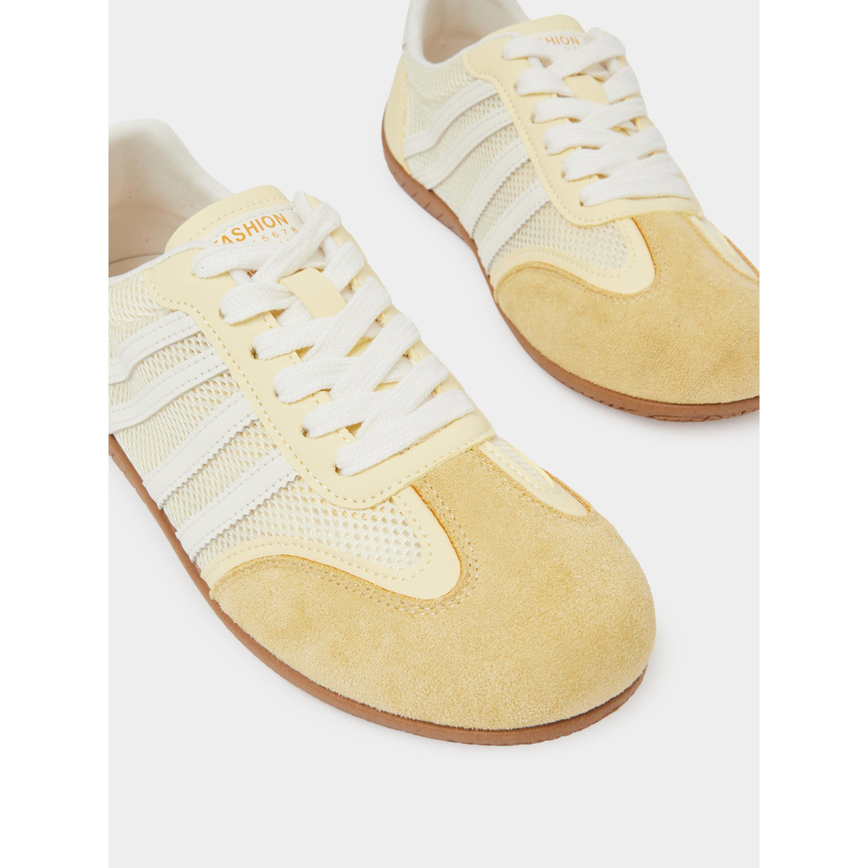 حذاء سنيكرز رياضي بتفاصيل شبك و4 أشرطة باللون الأصفر-women-shoes-sneakers-image-5