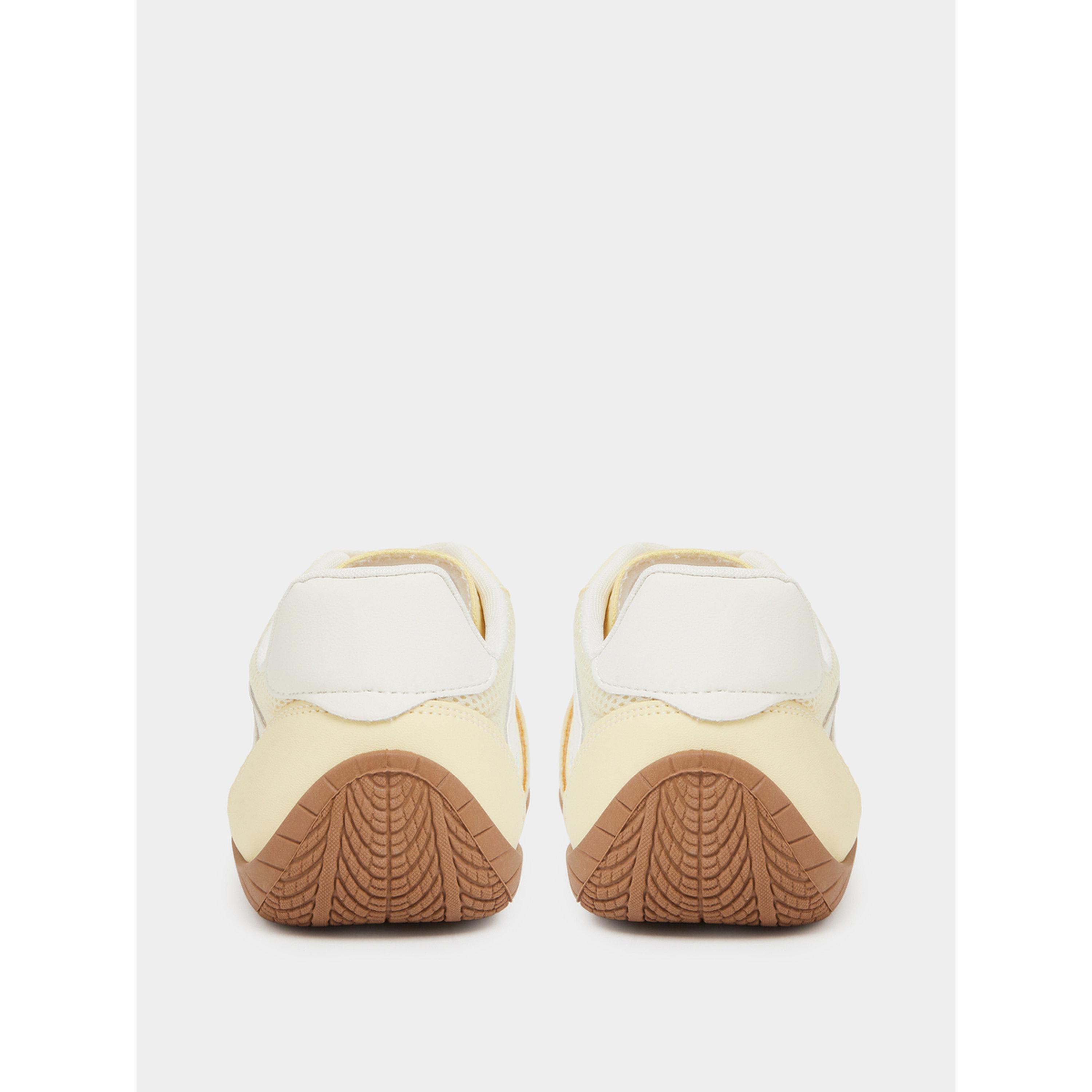 حذاء سنيكرز رياضي بتفاصيل شبك و4 أشرطة باللون الأصفر-women-shoes-sneakers-image-6