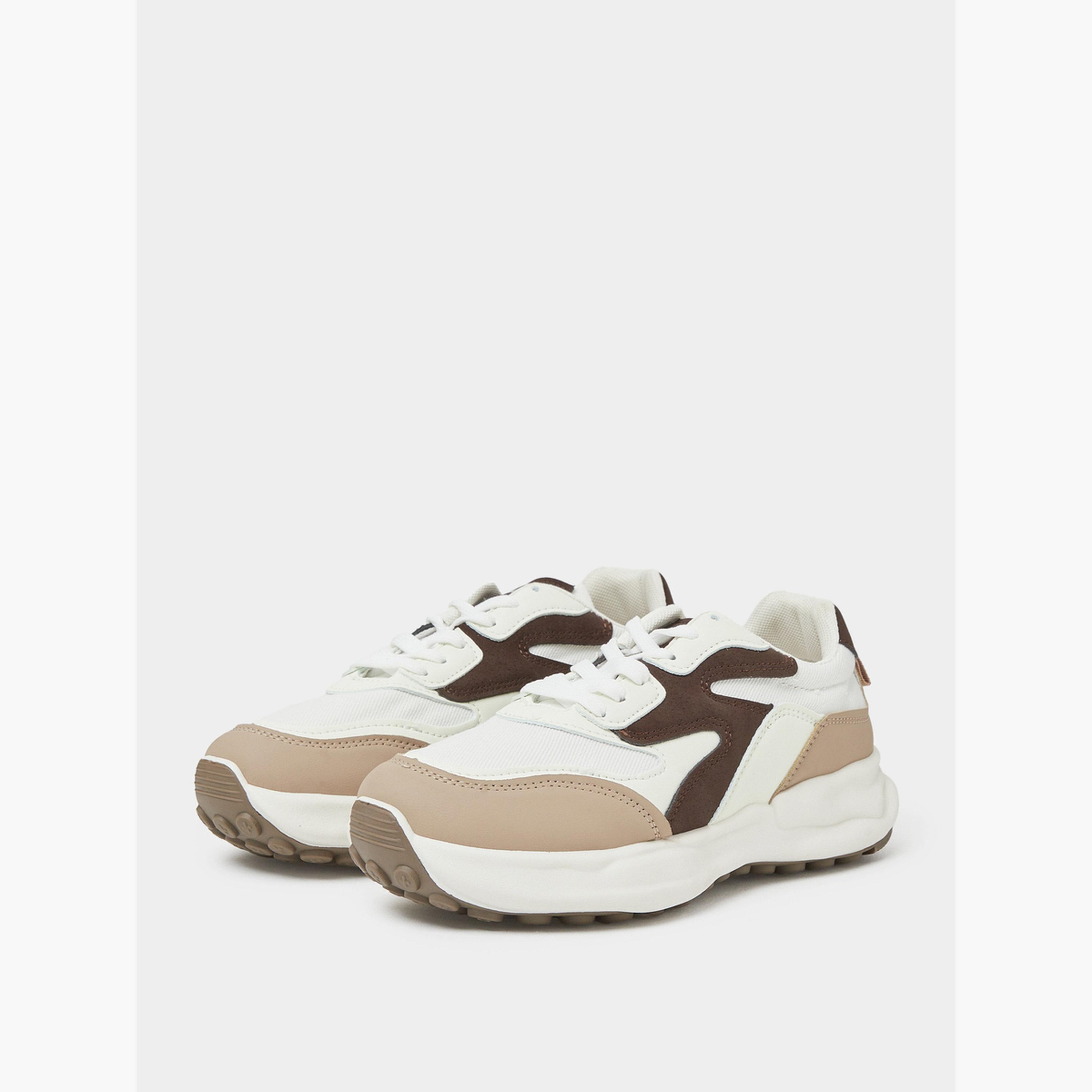 ستايلي - حذاء رياضي برباط بلون بيج متباين-women-shoes-sneakers-image-1